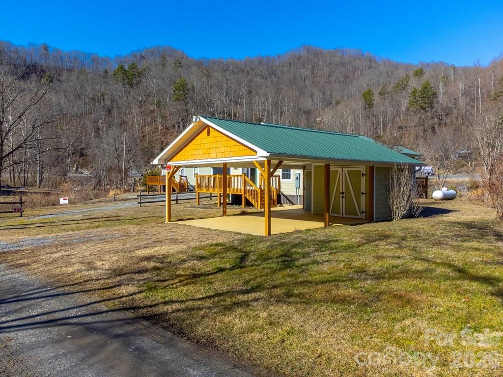 990 Hornet Drive Property Photo 23