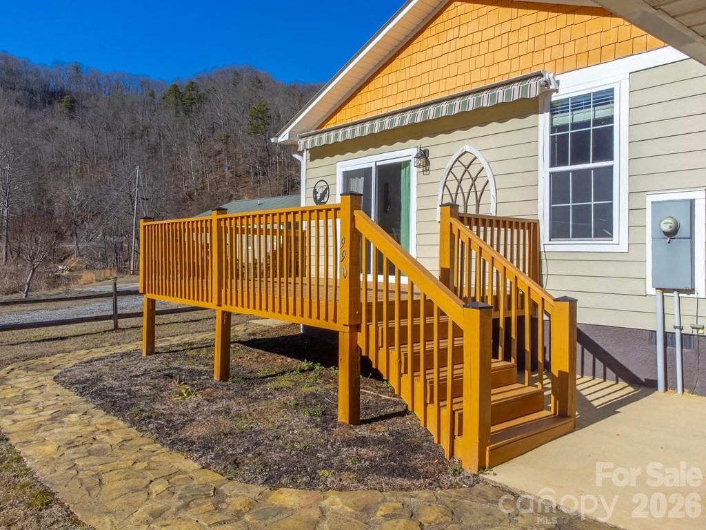 990 Hornet Drive Property Photo 35