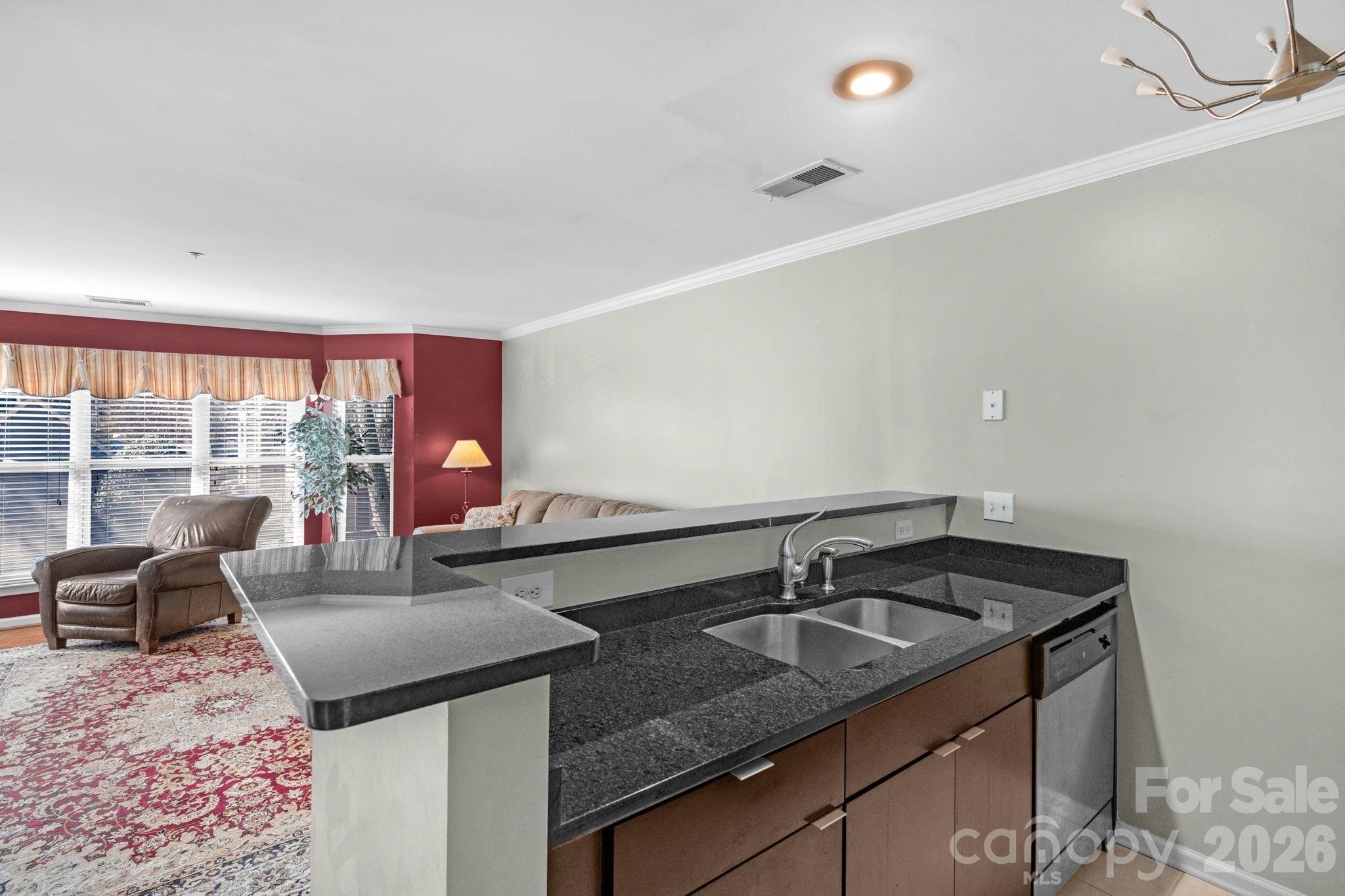 513 N Graham Street 2e Property Photo 3