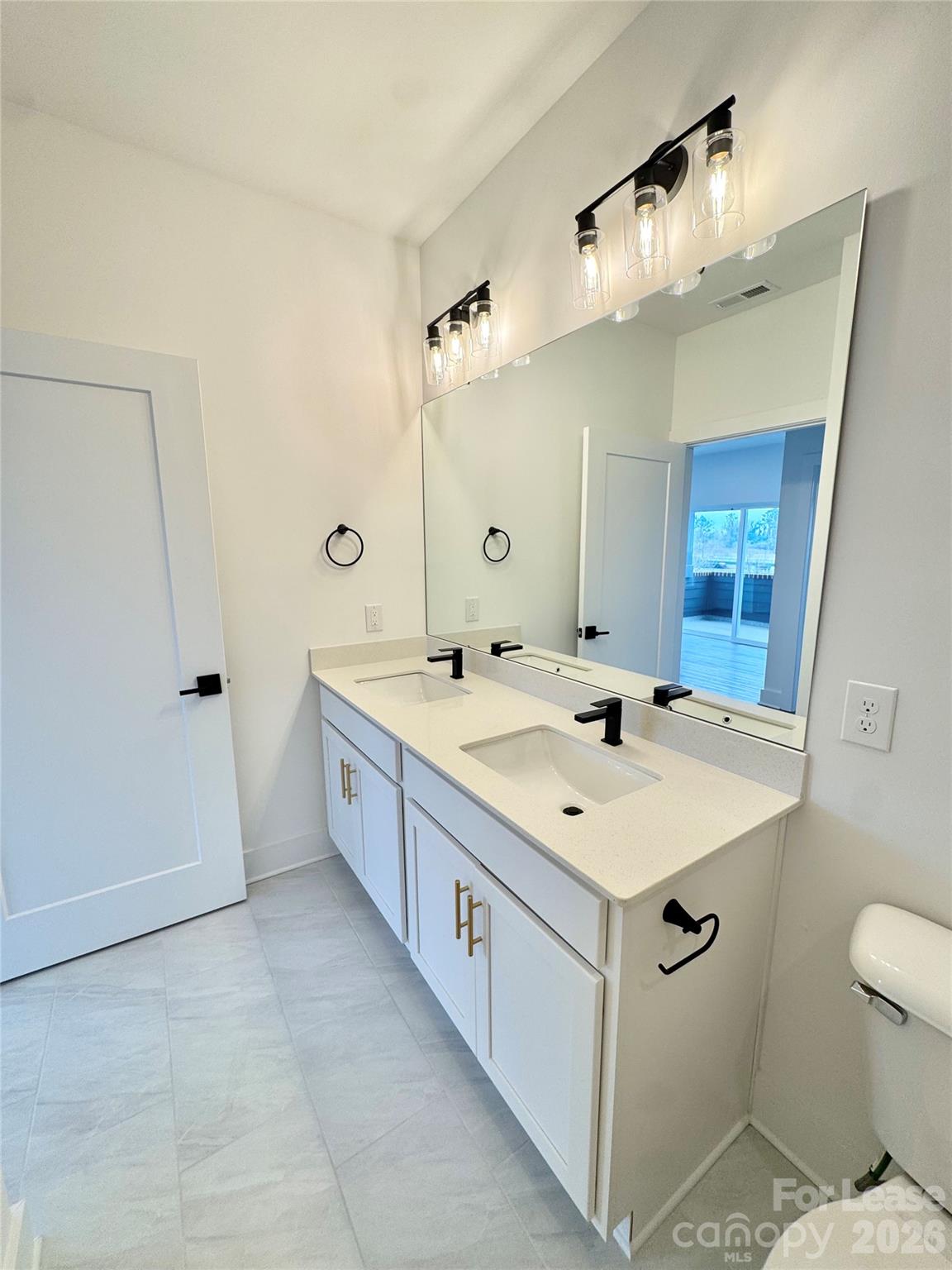 175 W Black Street 311 Property Photo 5