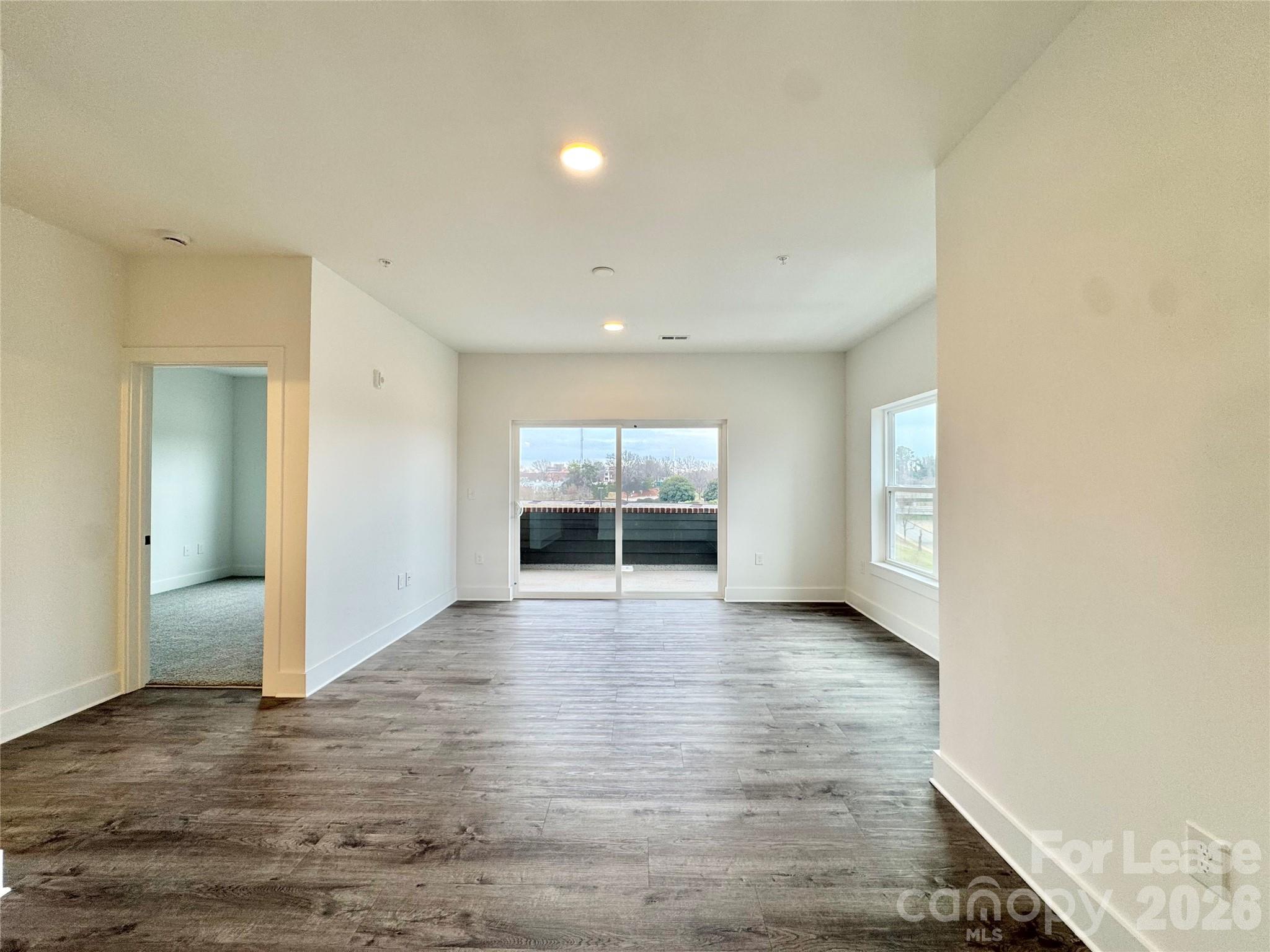 175 W Black Street 311 Property Photo 9