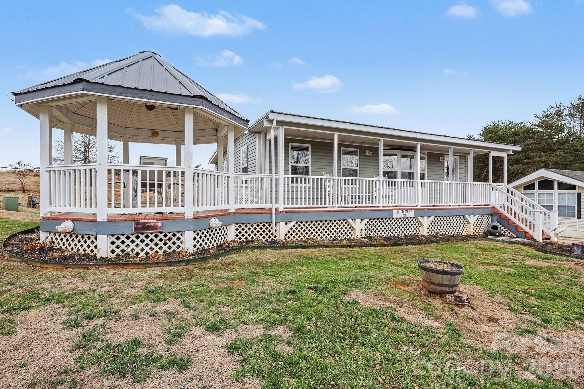 121 Grand View Drive 202/202a Property Photo 4