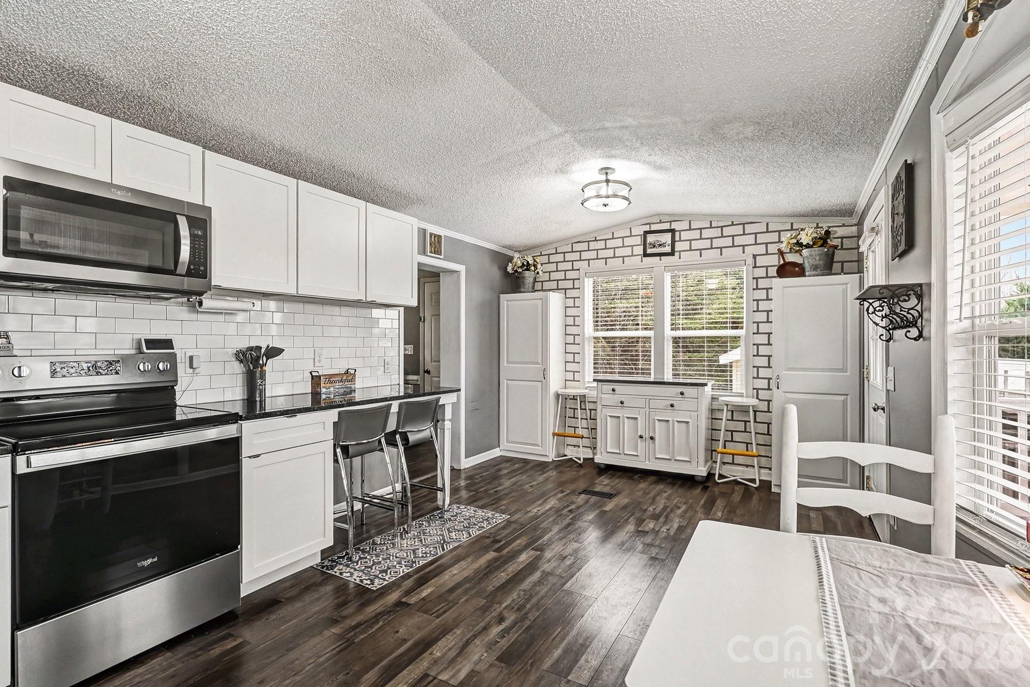 121 Grand View Drive 202/202a Property Photo 8