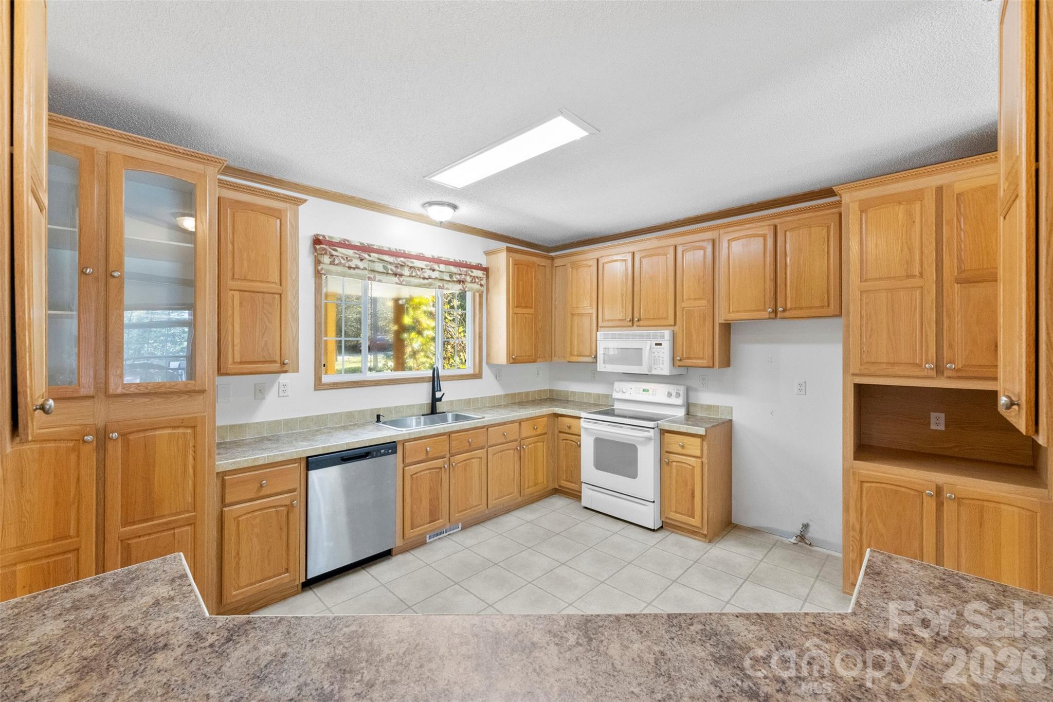 2411 Mission Road Property Photo 3