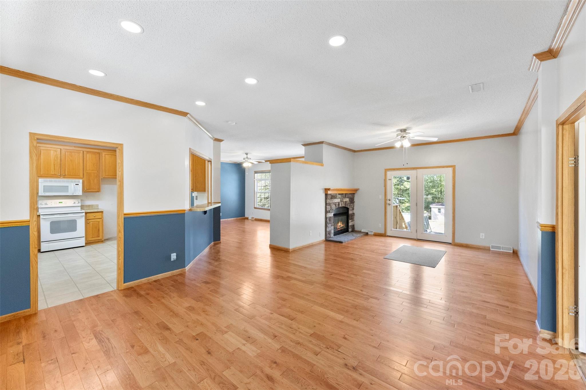 2411 Mission Road Property Photo 7