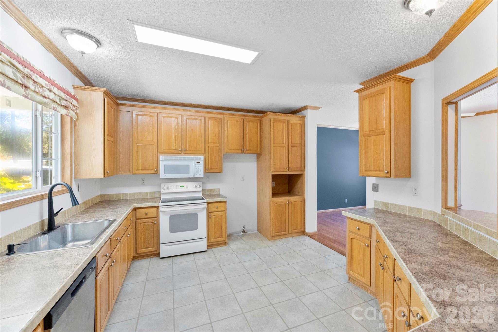 2411 Mission Road Property Photo 8