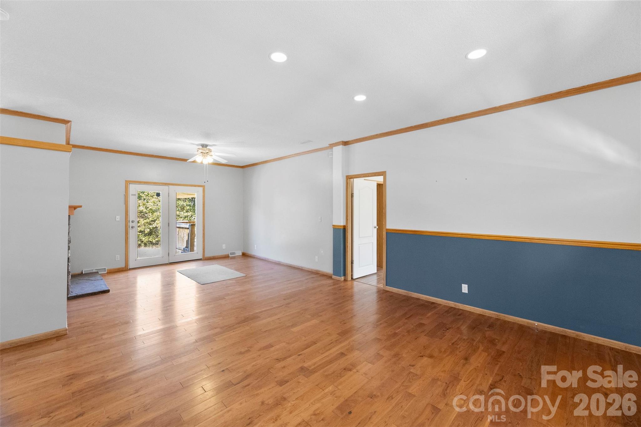 2411 Mission Road Property Photo 9