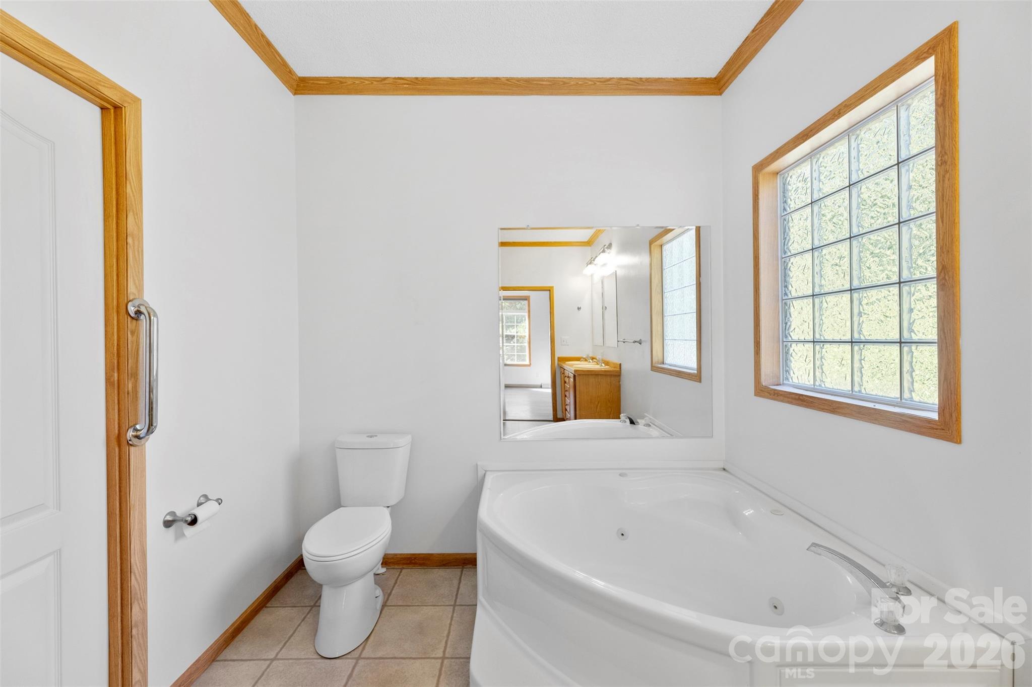 2411 Mission Road Property Photo 13