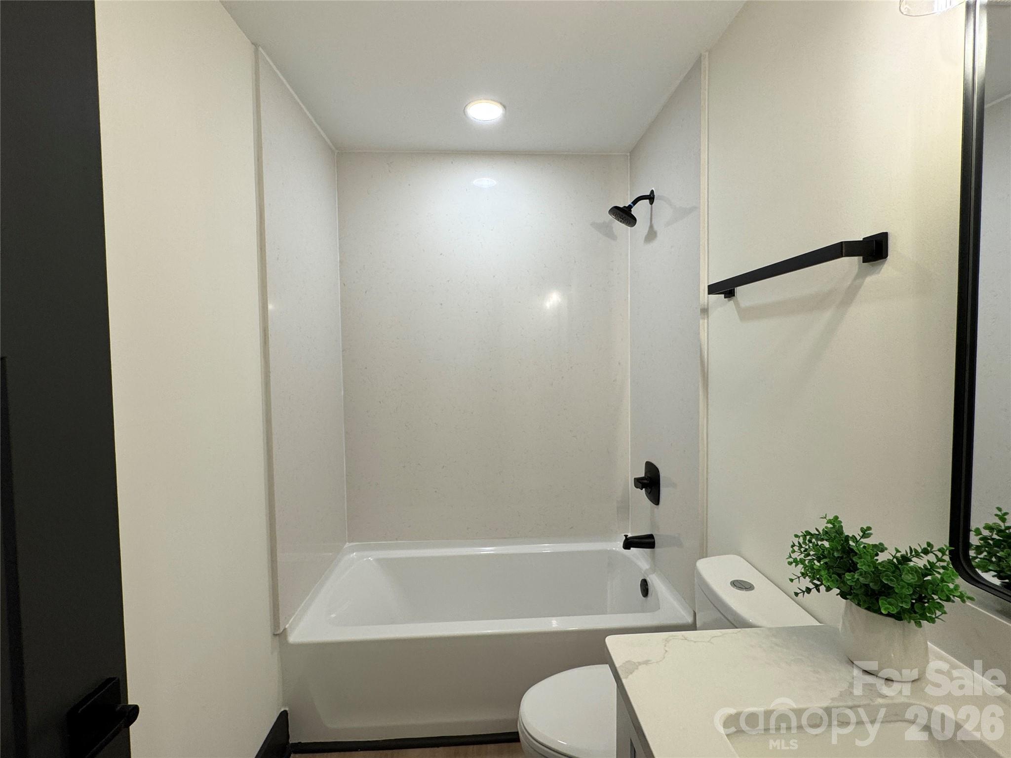 5916 Griffith Road Property Photo 18