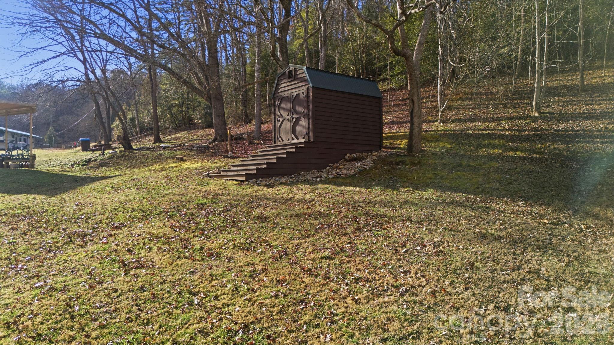 504 Greens Creek Road Property Photo 4