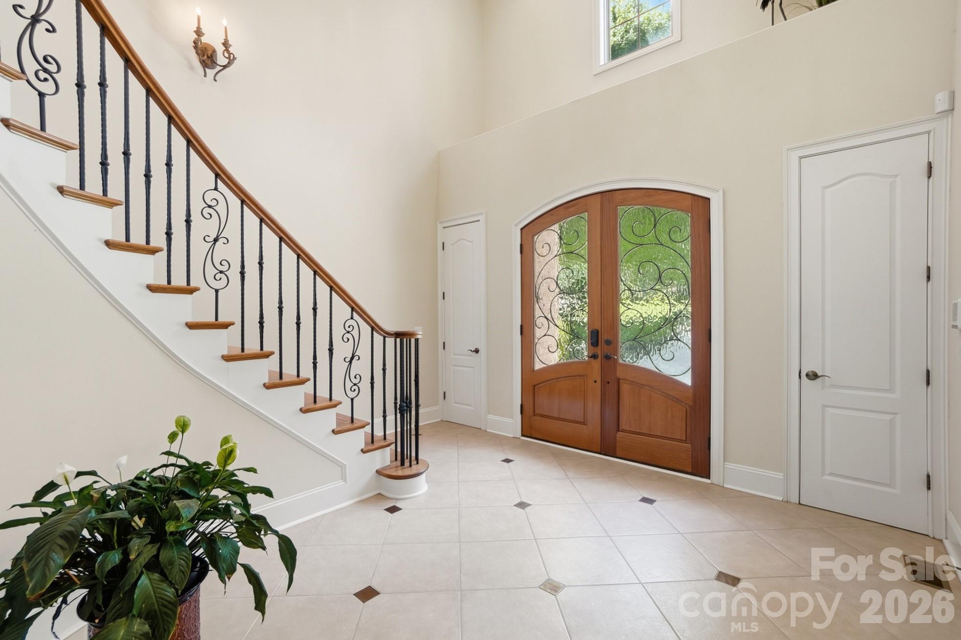 932 Thorn Ridge Lane Property Photo 4