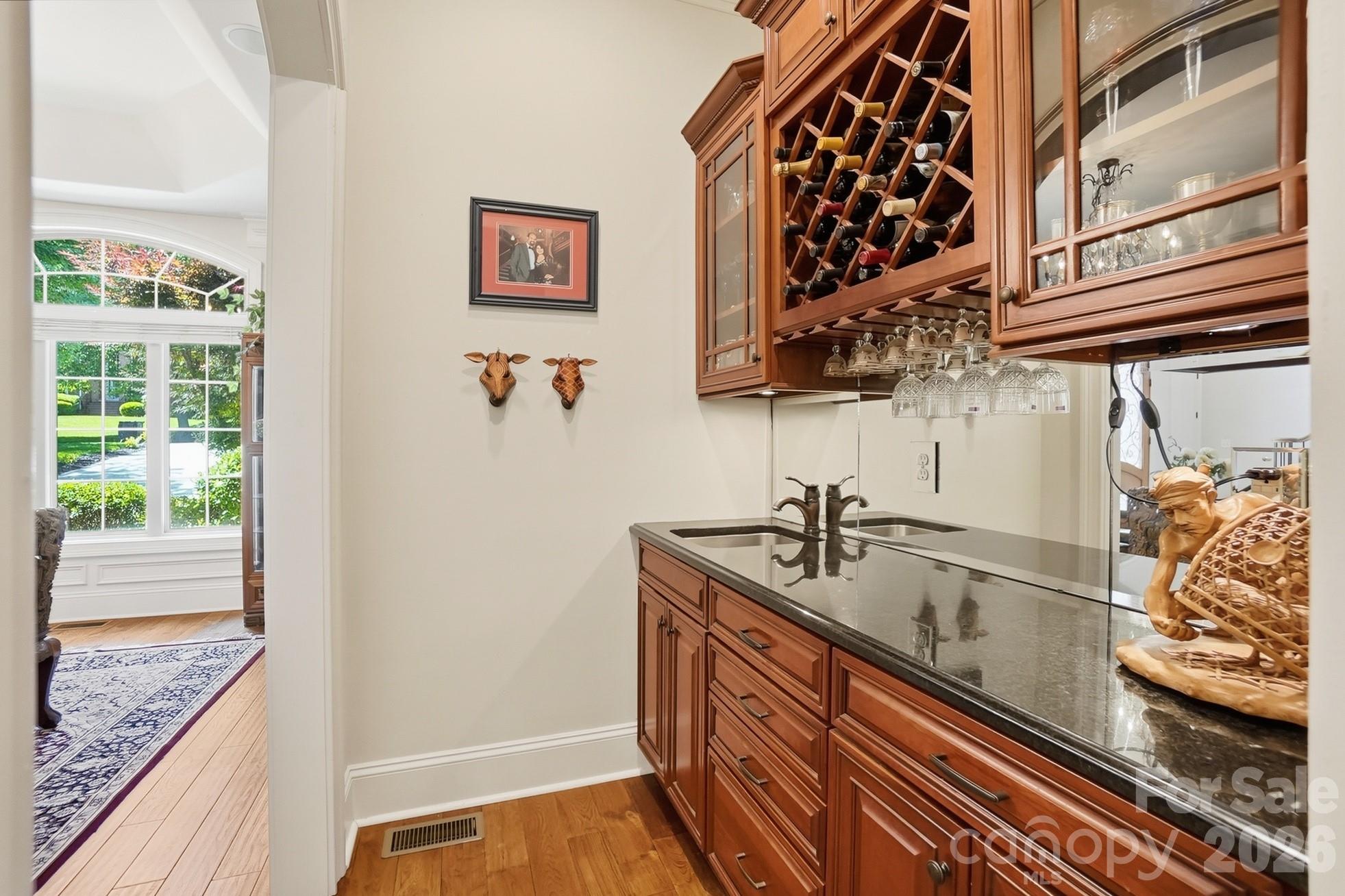 932 Thorn Ridge Lane Property Photo 9