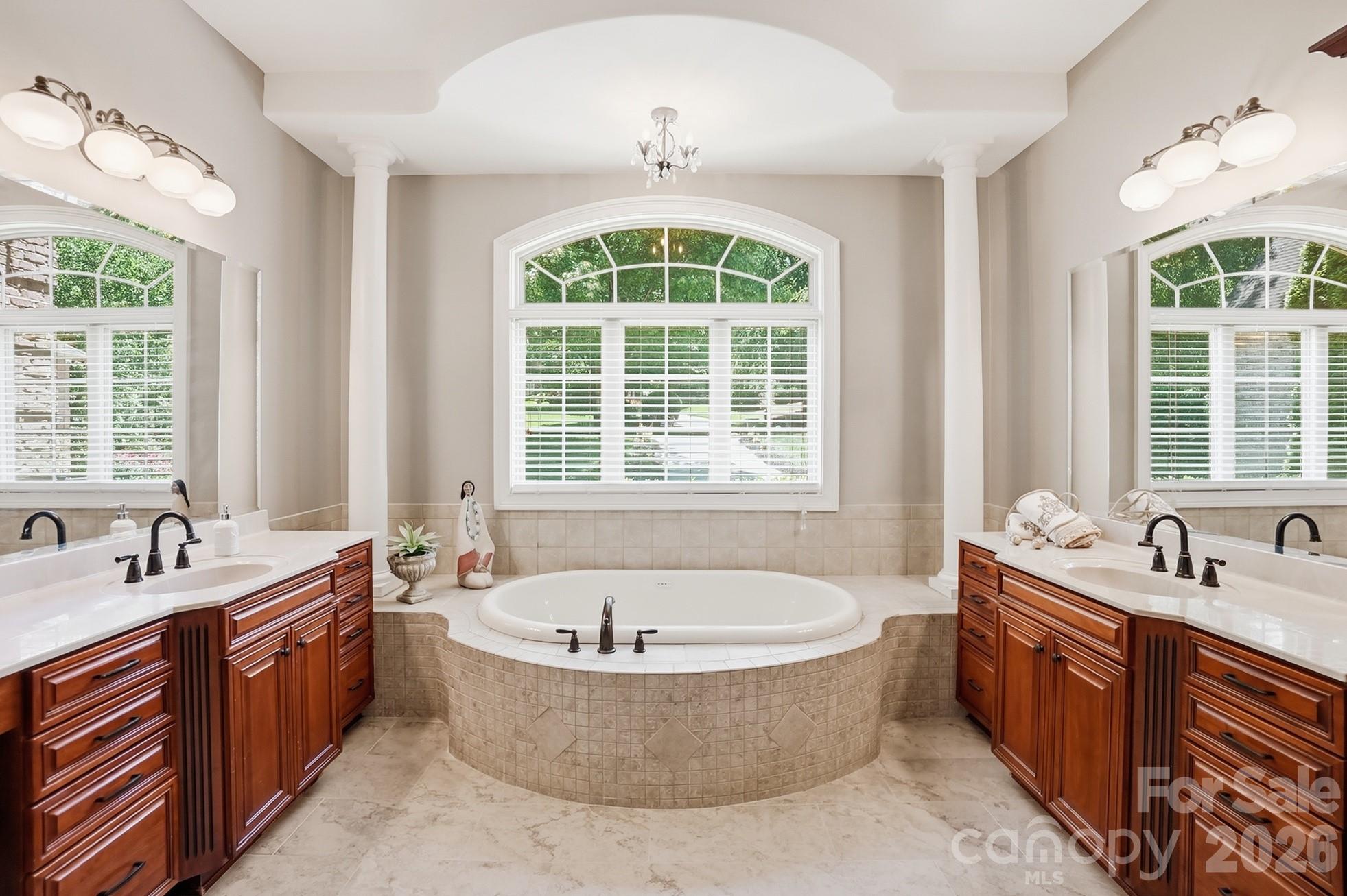 932 Thorn Ridge Lane Property Photo 19