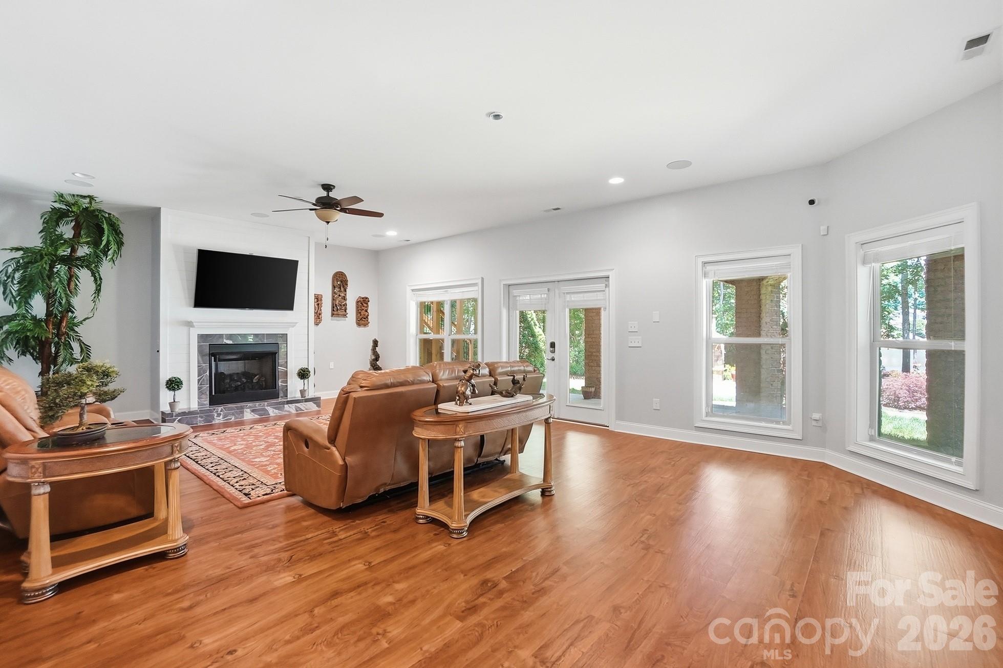 932 Thorn Ridge Lane Property Photo 28