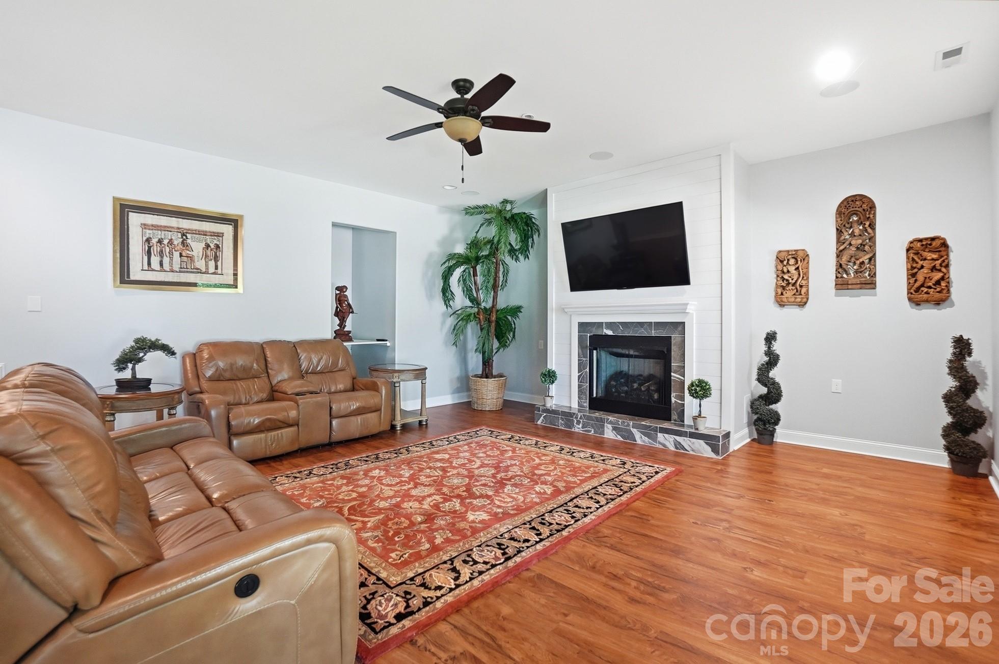 932 Thorn Ridge Lane Property Photo 29