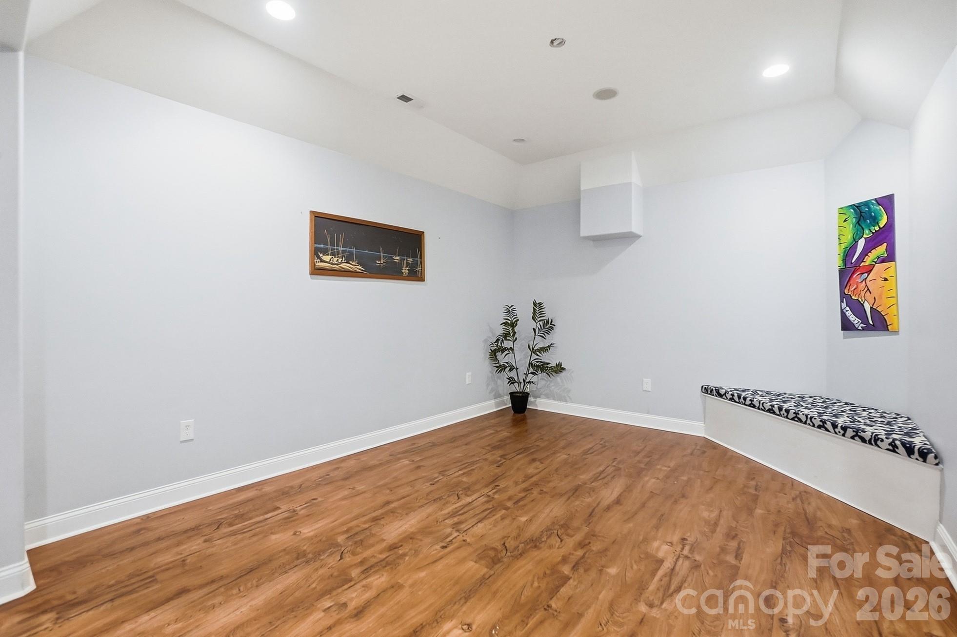 932 Thorn Ridge Lane Property Photo 31