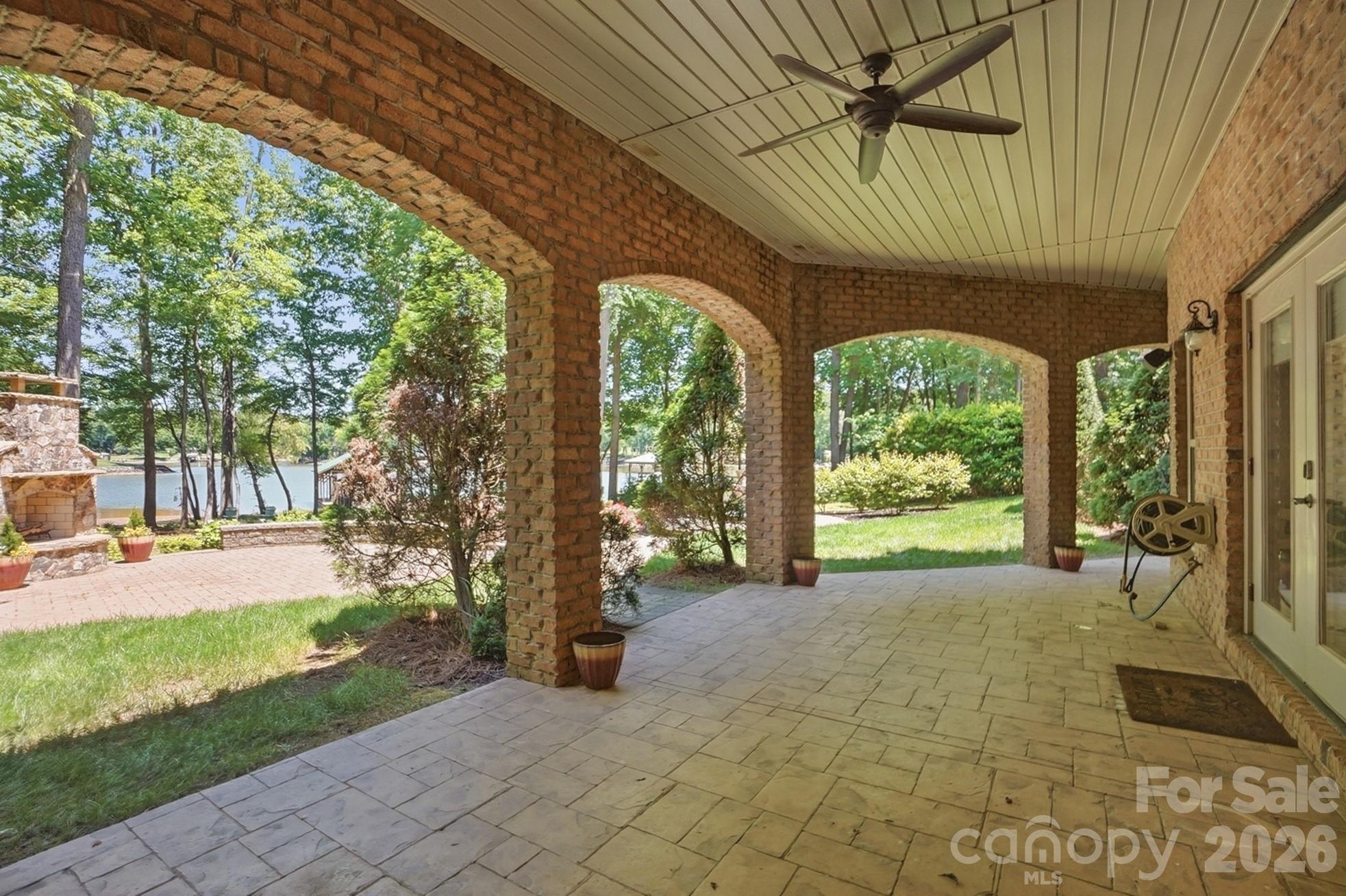 932 Thorn Ridge Lane Property Photo 37