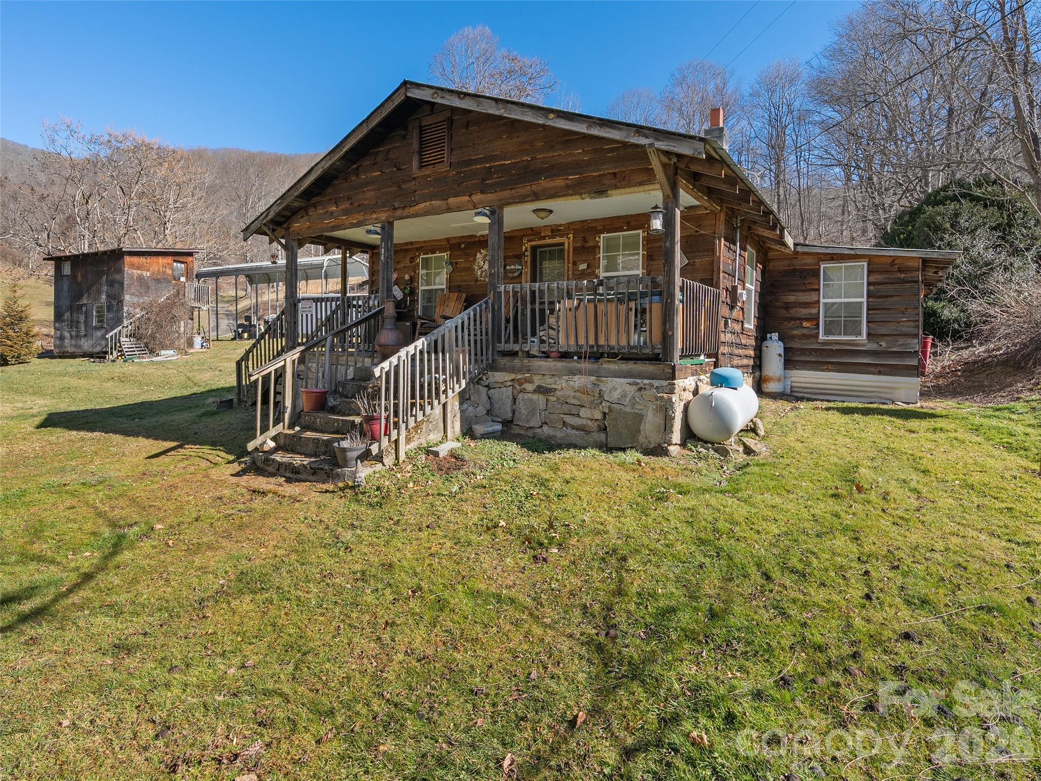 186 Creekmont Drive Property Photo 2