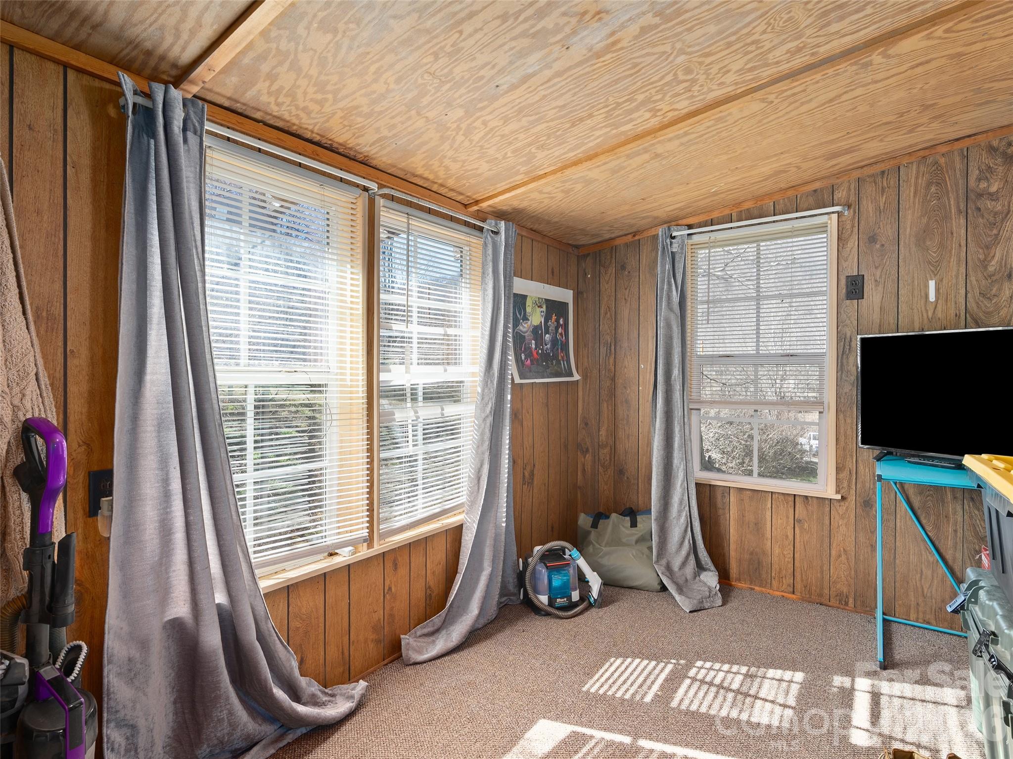 186 Creekmont Drive Property Photo 15