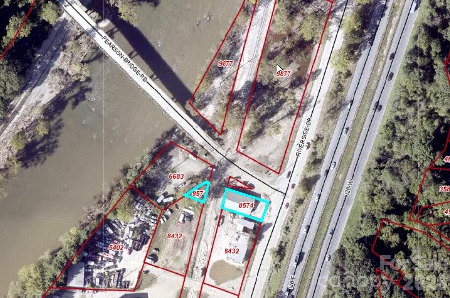 704 Riverside Drive Property Photo 2