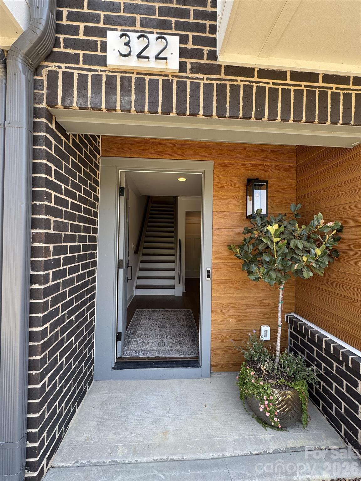 322 E Cama Street Property Photo 1