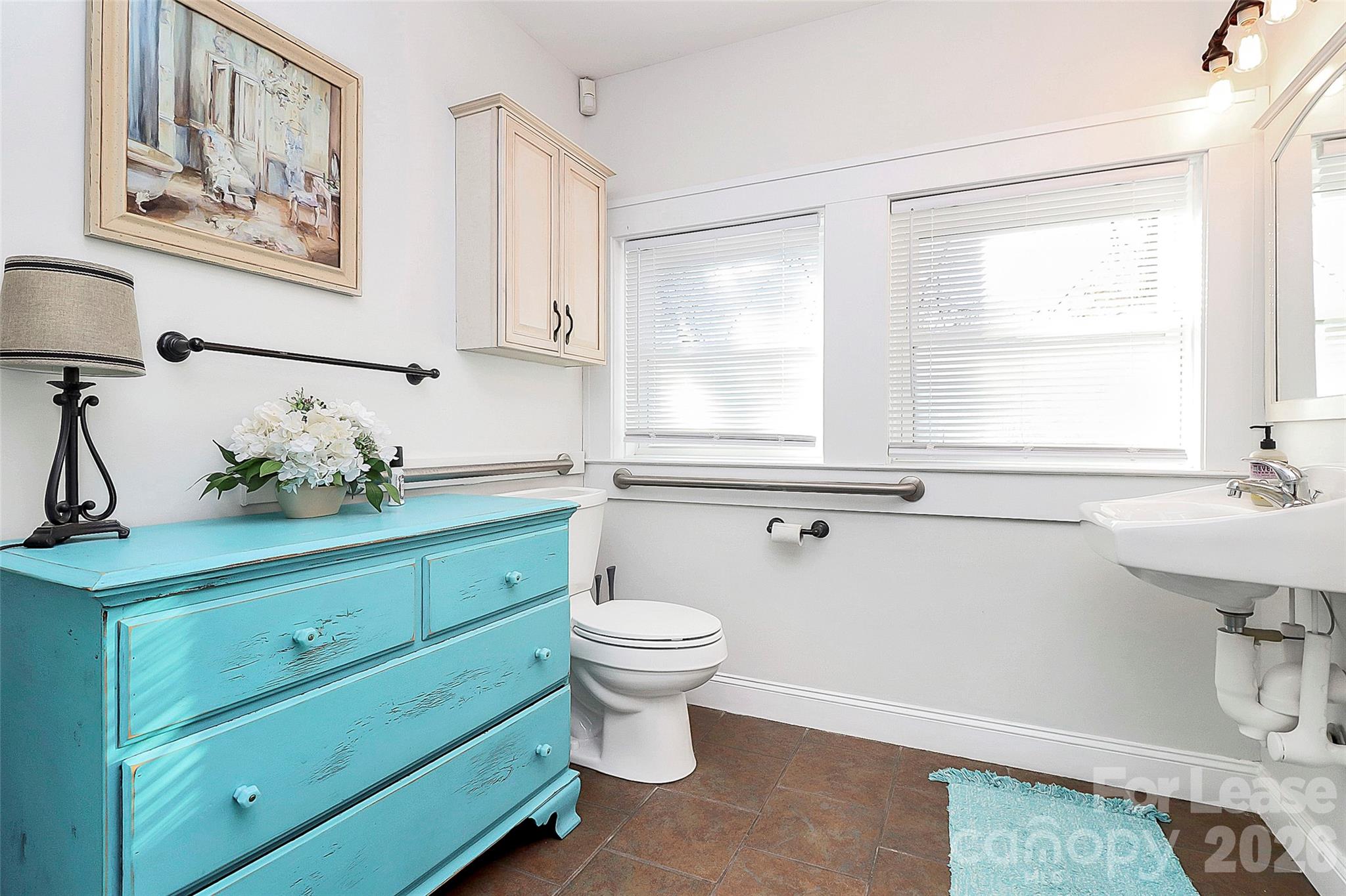 20200 Zion Avenue Property Photo 16