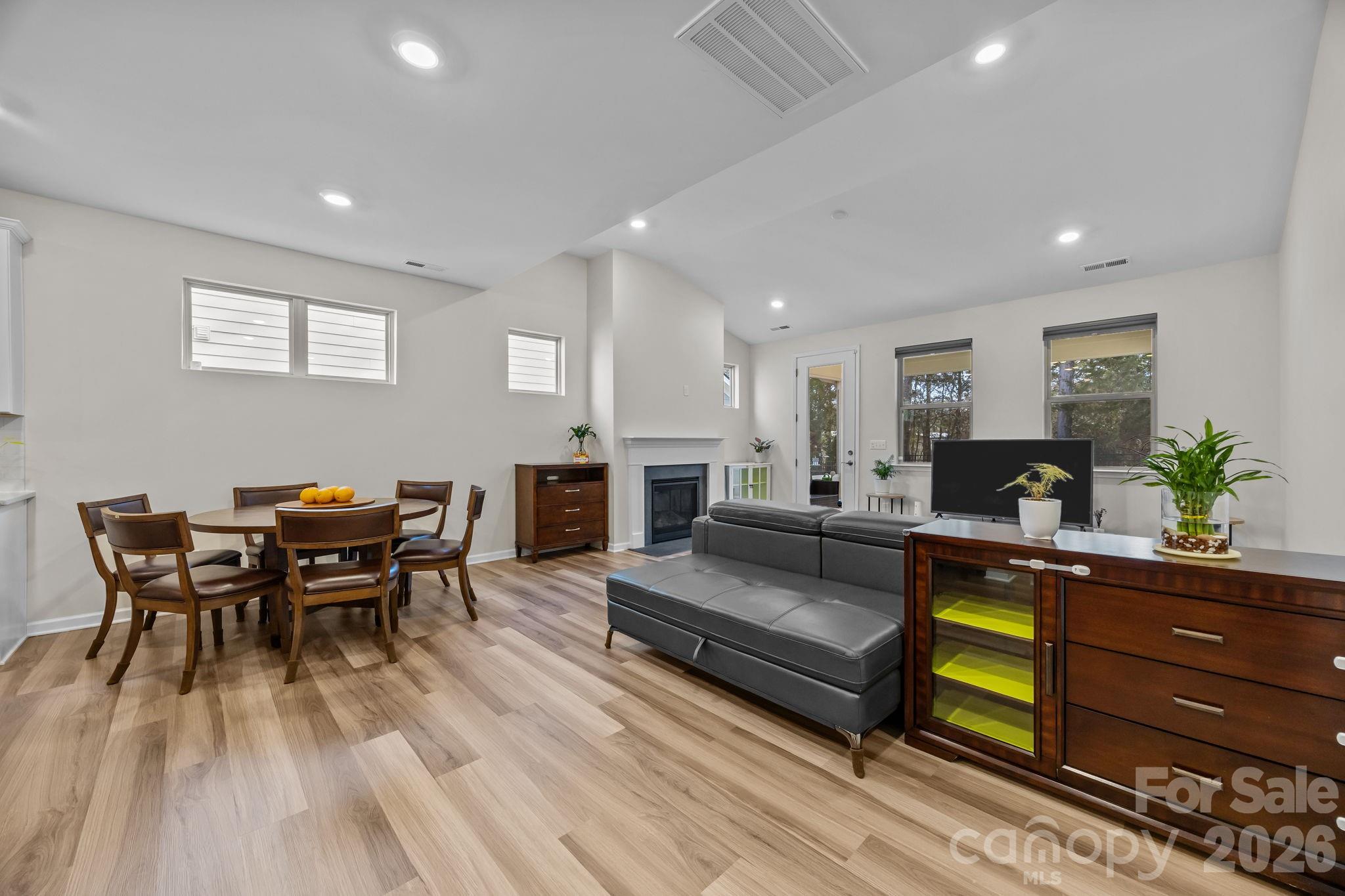 528 Rustlewood Way Property Photo 8