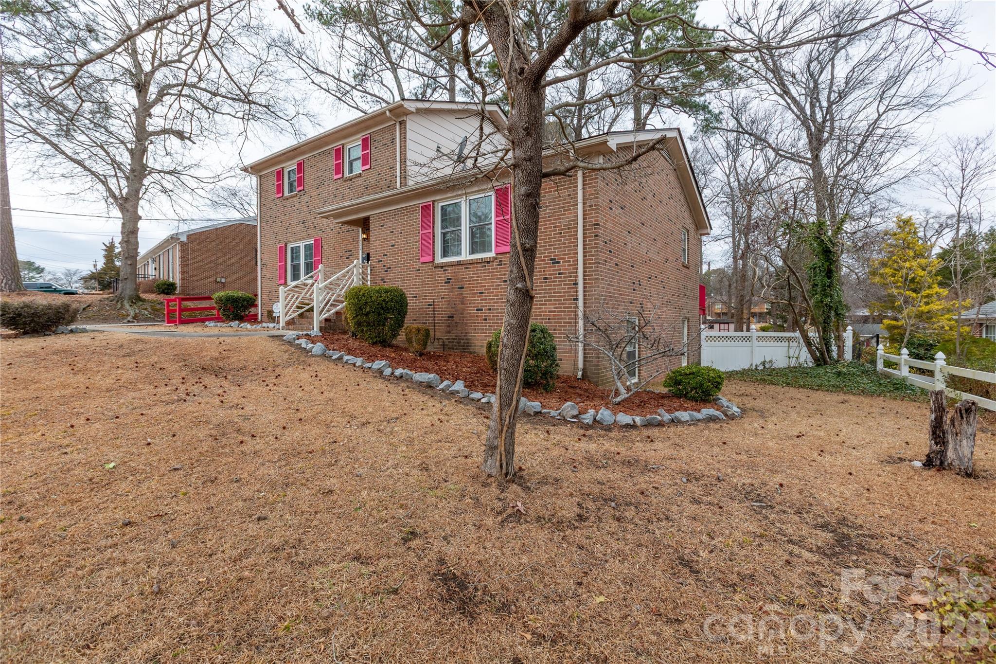 611 Park Avenue Property Photo 4
