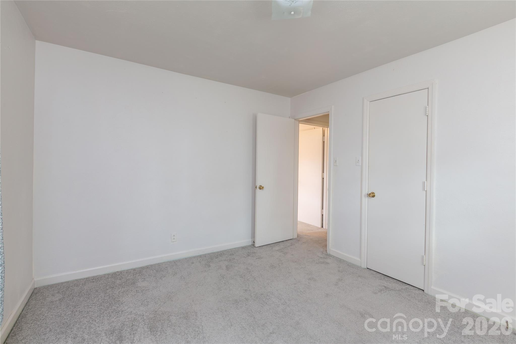 611 Park Avenue Property Photo 26