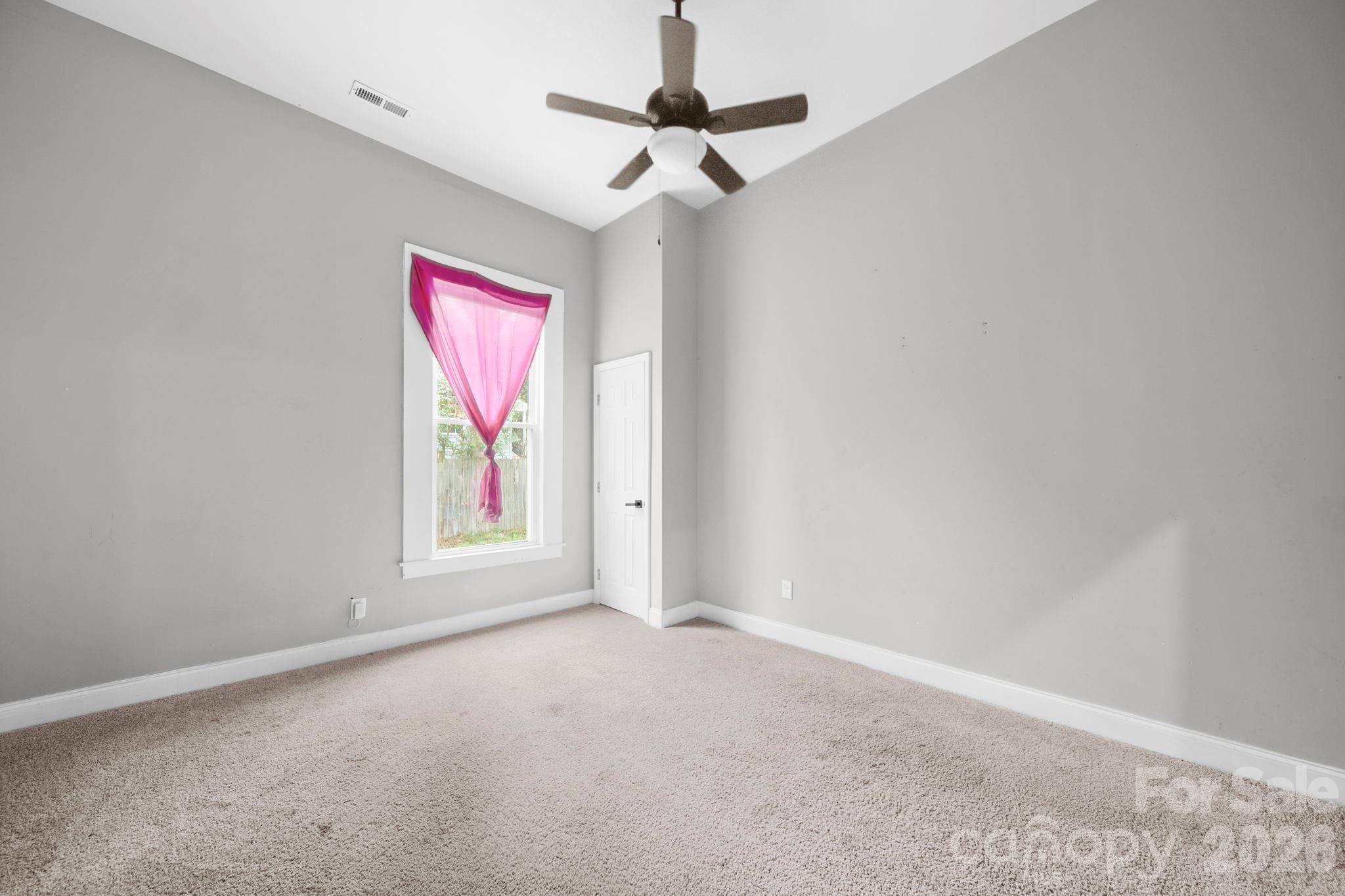 136 E Lacy Street Property Photo 10