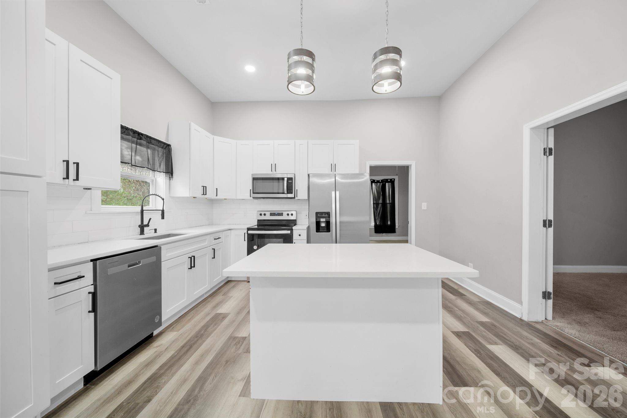136 E Lacy Street Property Photo 11