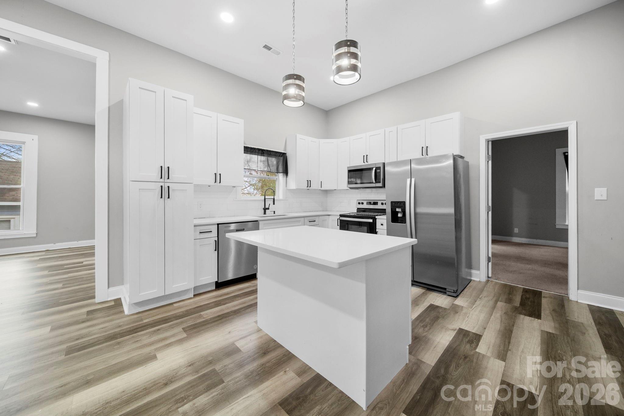 136 E Lacy Street Property Photo 12