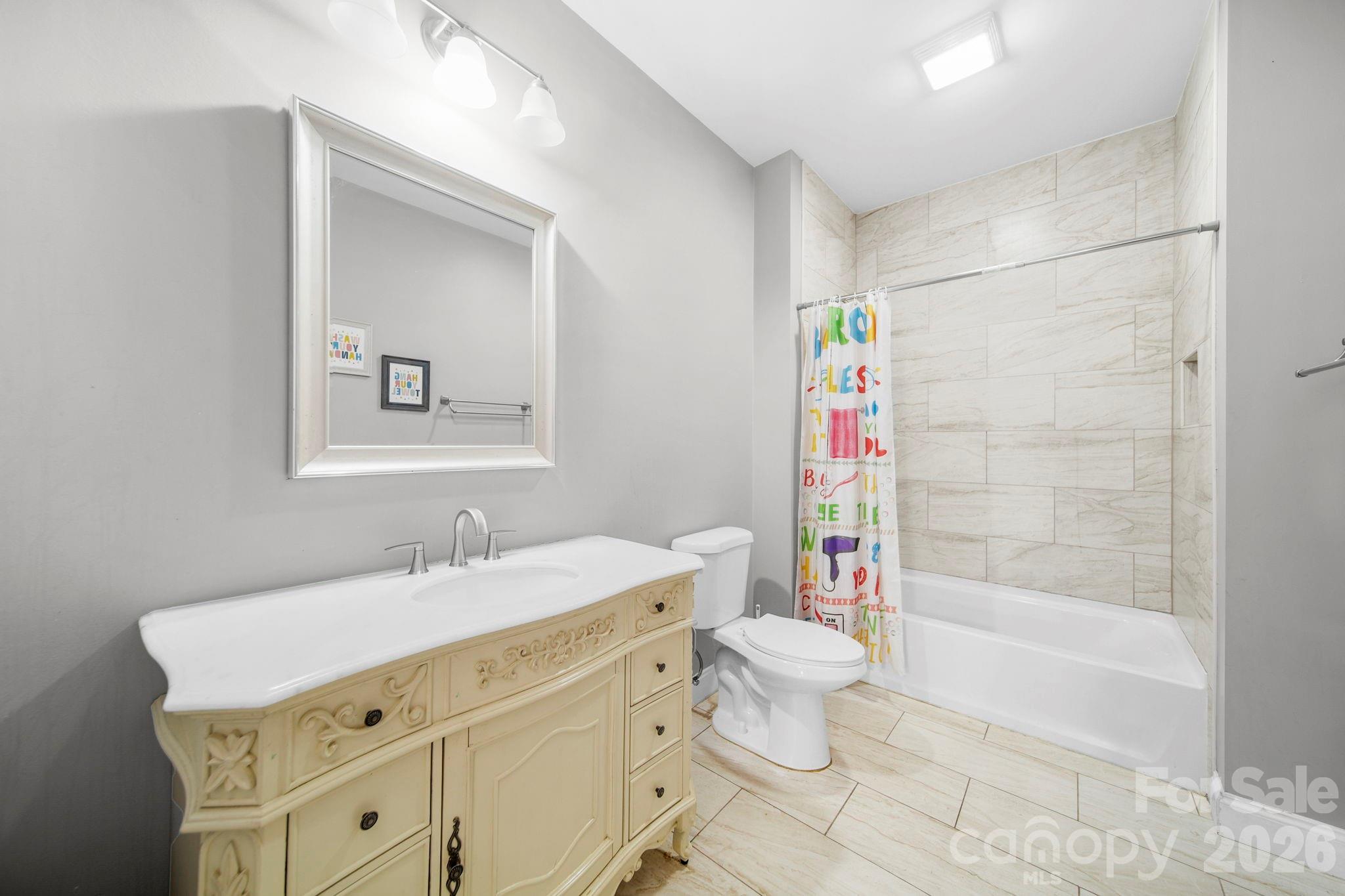 136 E Lacy Street Property Photo 13