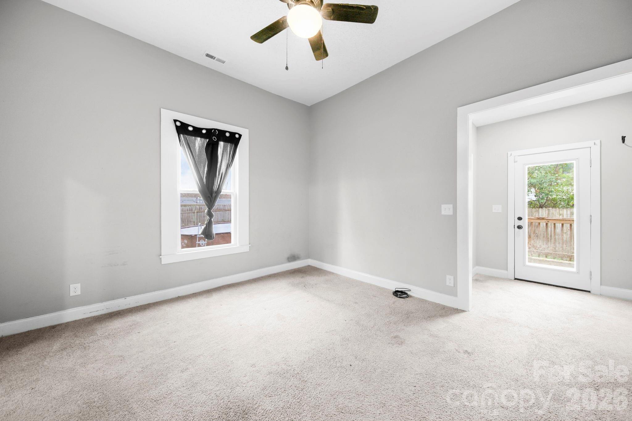 136 E Lacy Street Property Photo 15
