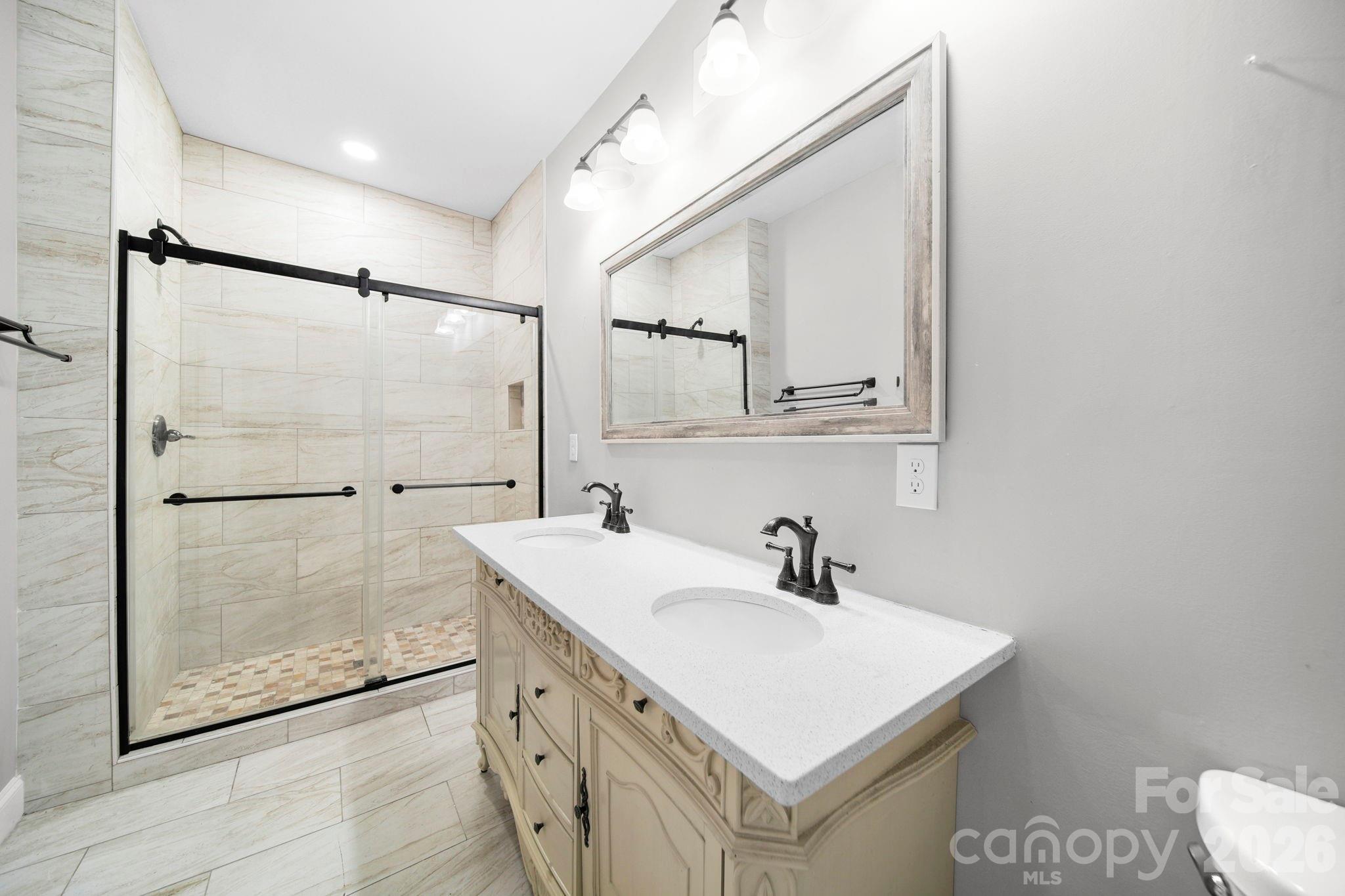 136 E Lacy Street Property Photo 16