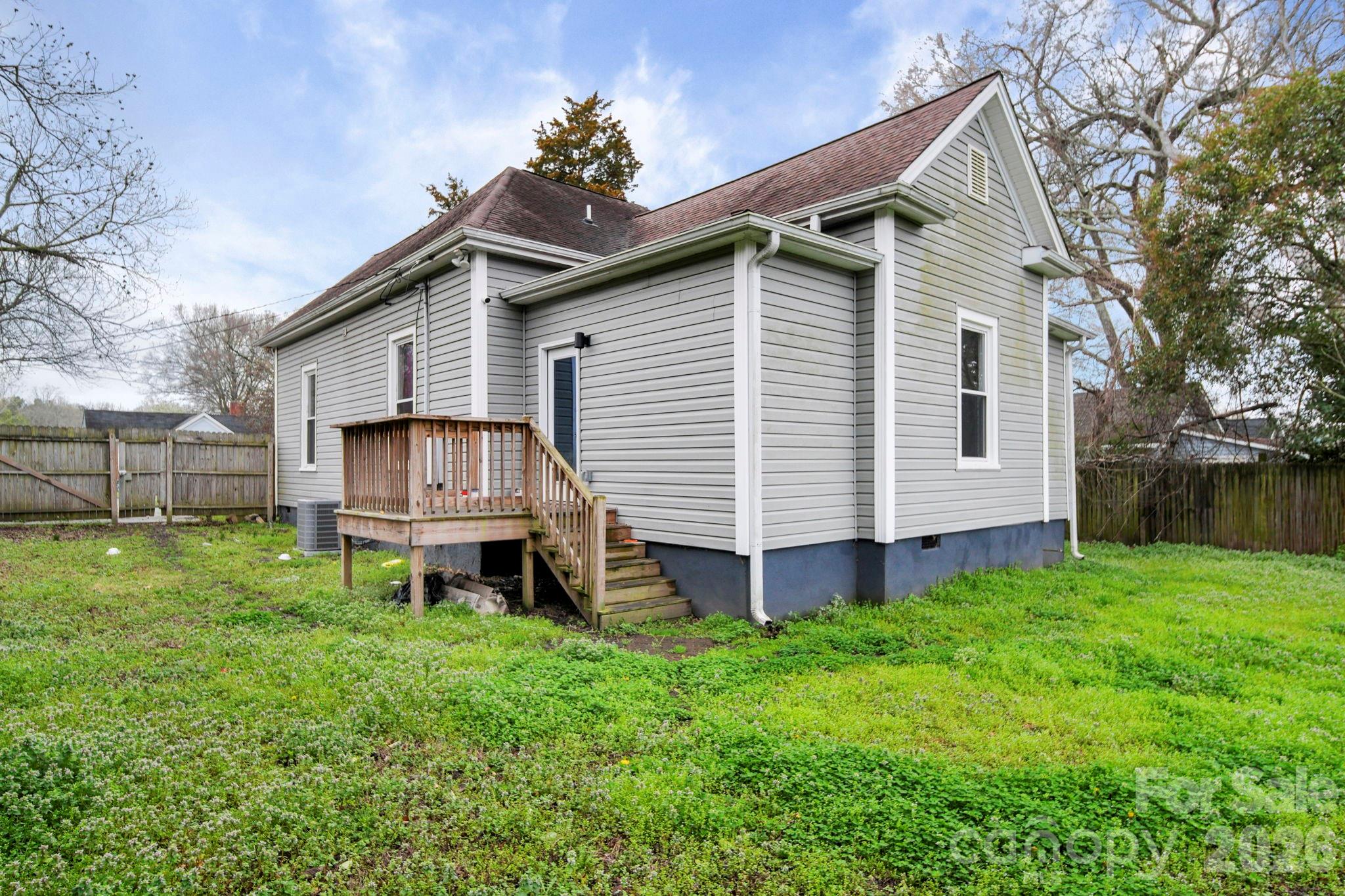 136 E Lacy Street Property Photo 17