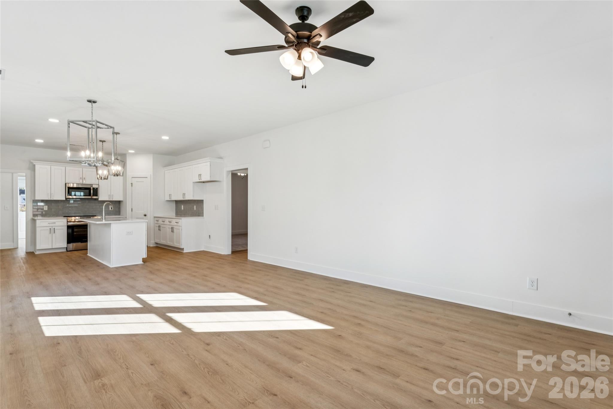 400 Lincoln Street Property Photo 7