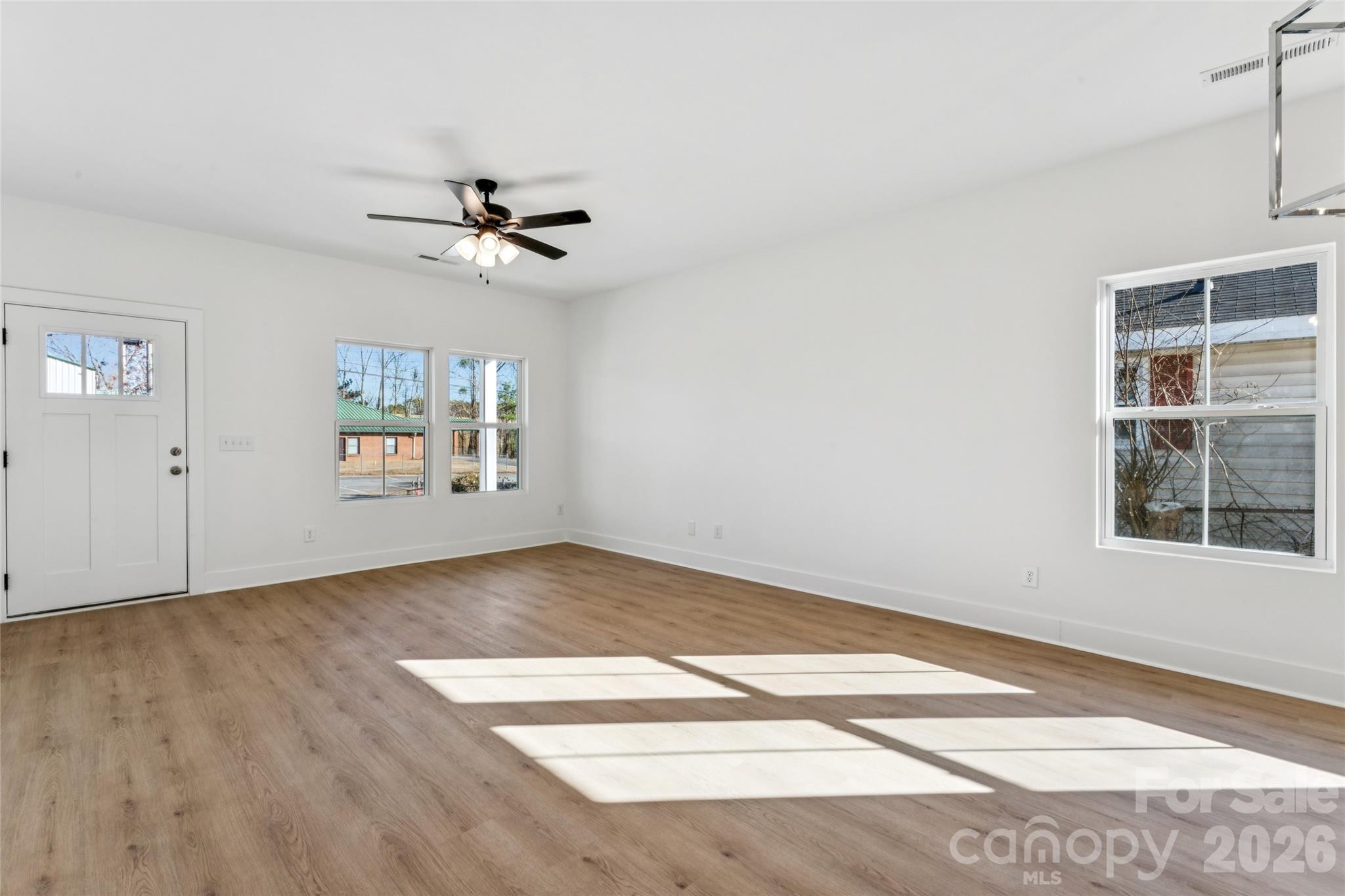 400 Lincoln Street Property Photo 9