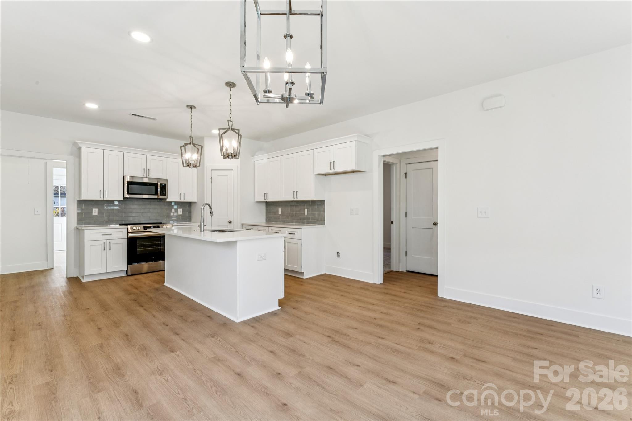 400 Lincoln Street Property Photo 11