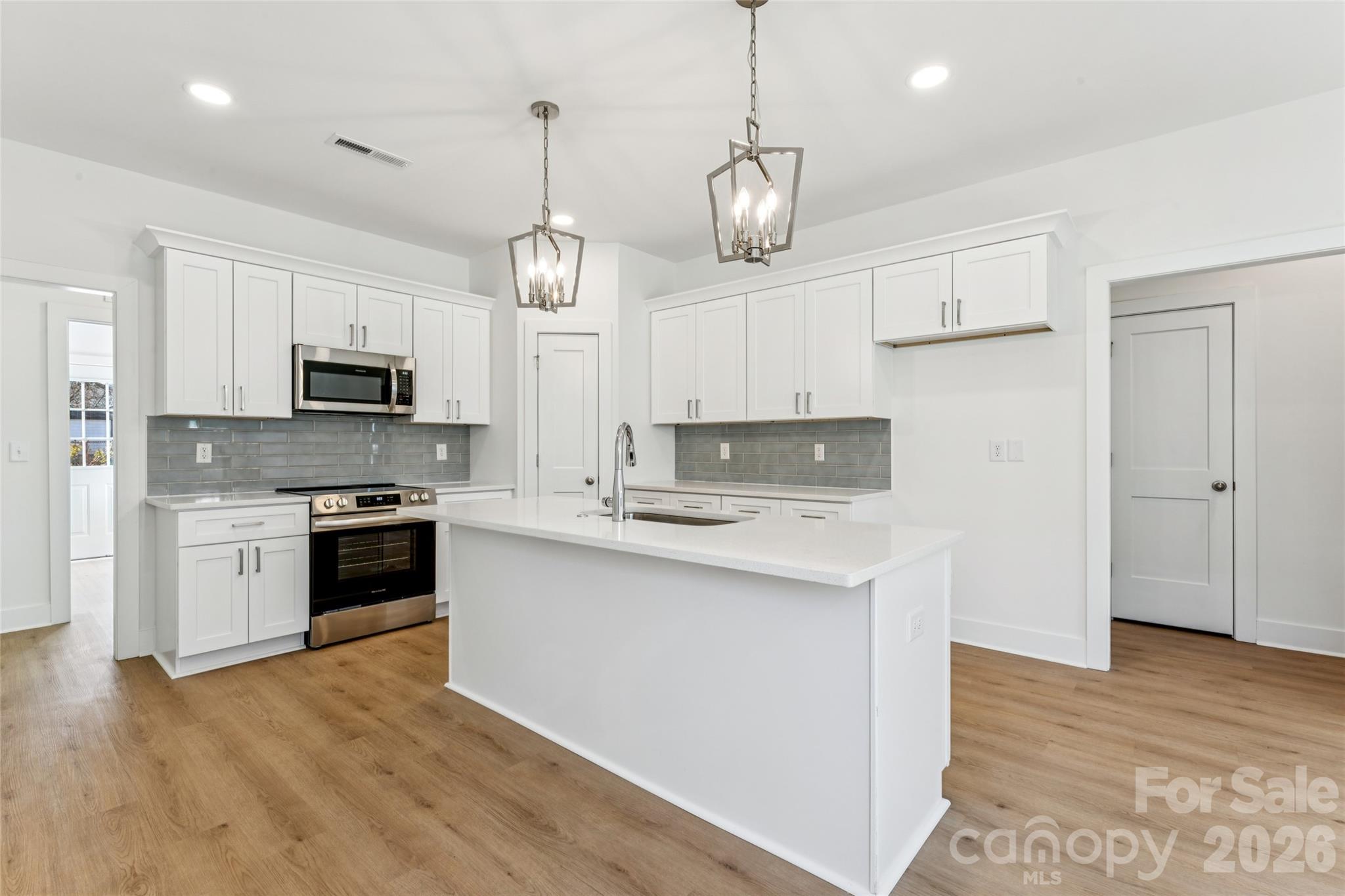 400 Lincoln Street Property Photo 13