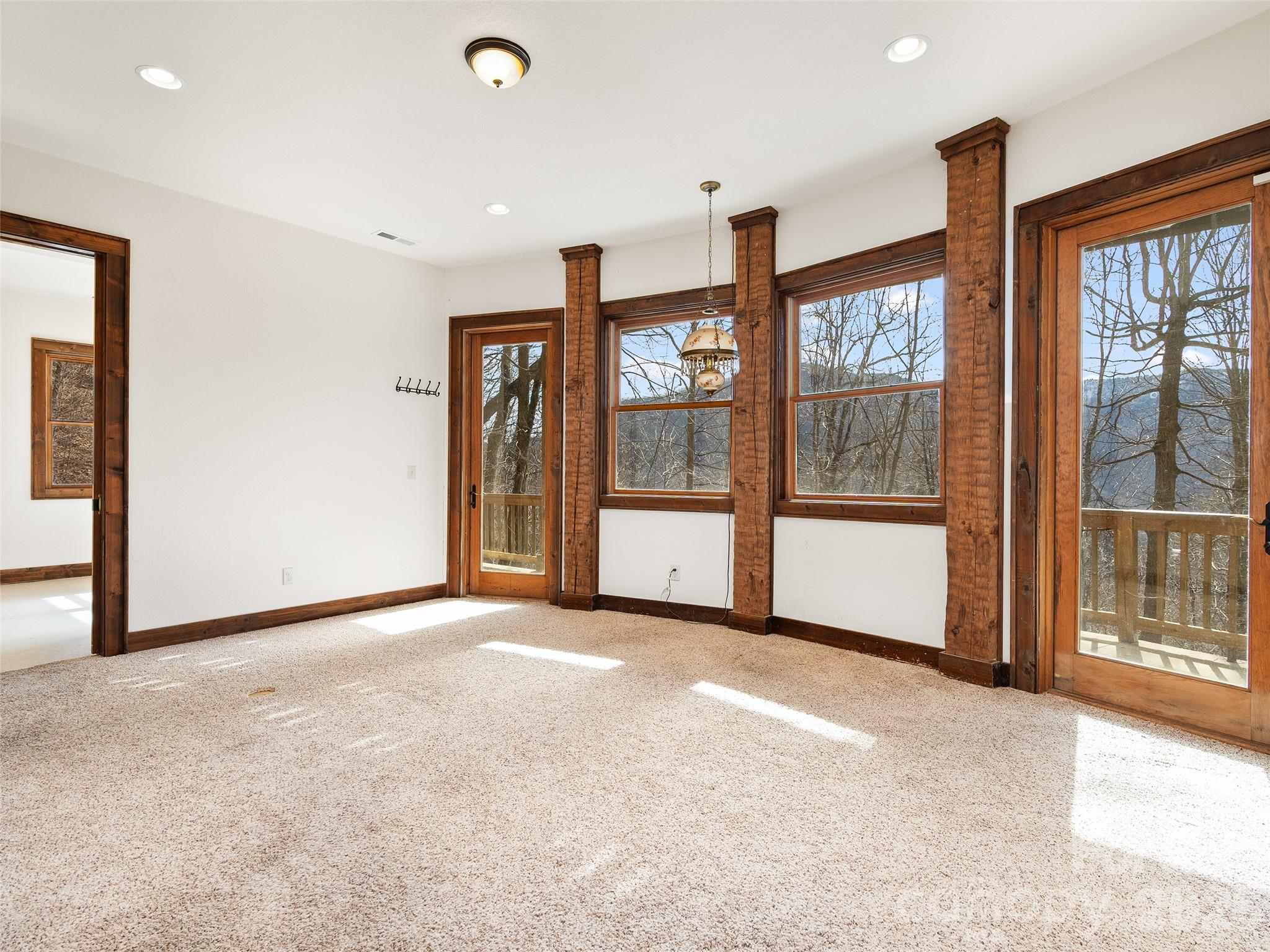 173 Heavenview Point Property Photo 7