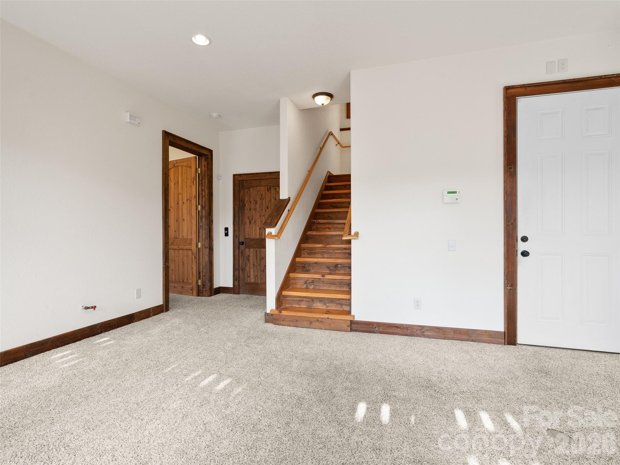 173 Heavenview Point Property Photo 9