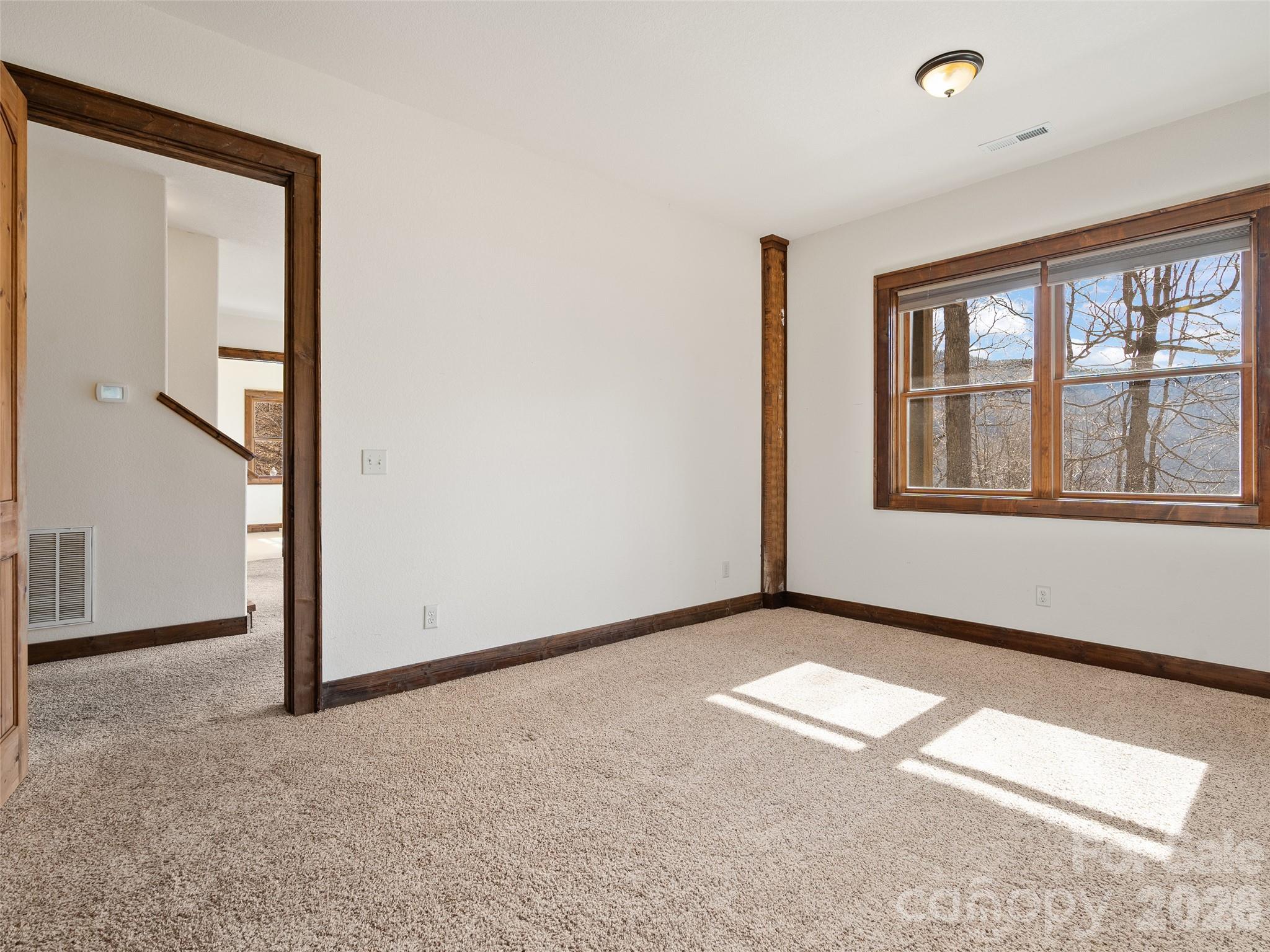 173 Heavenview Point Property Photo 10
