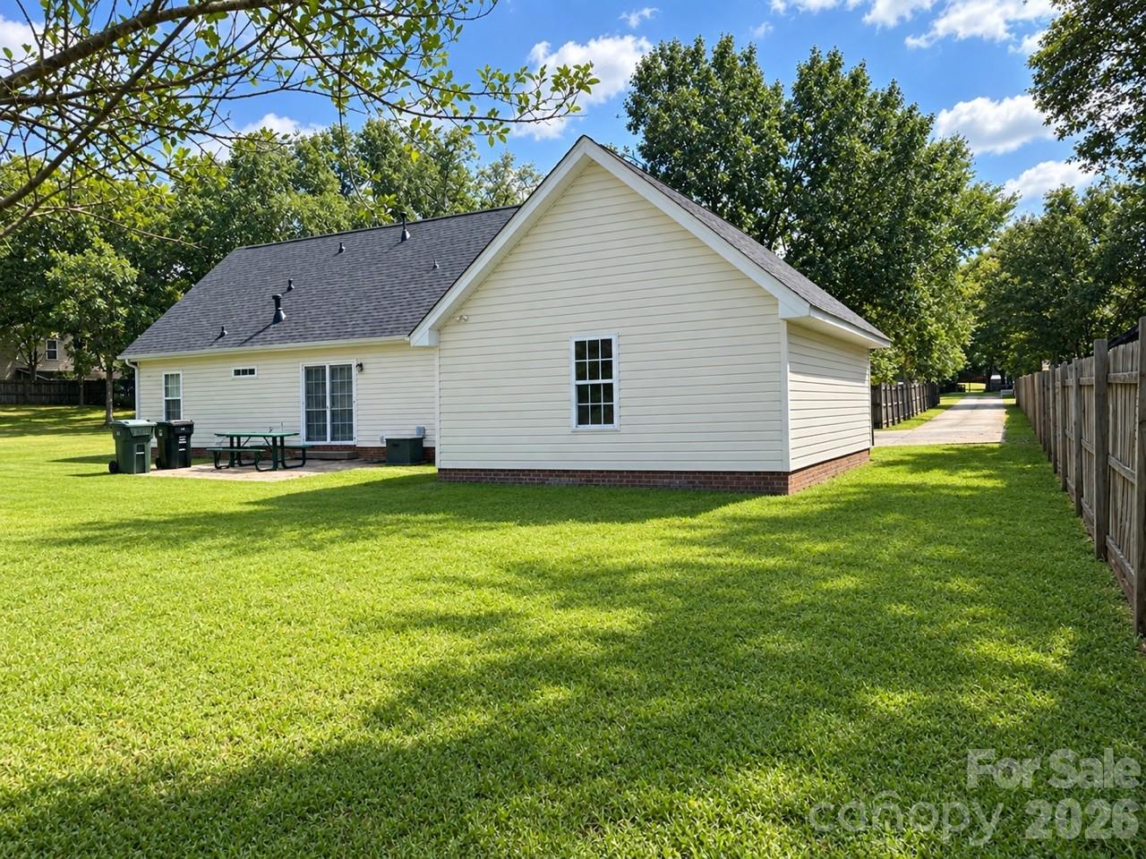 4463 Legend Street Property Photo 3