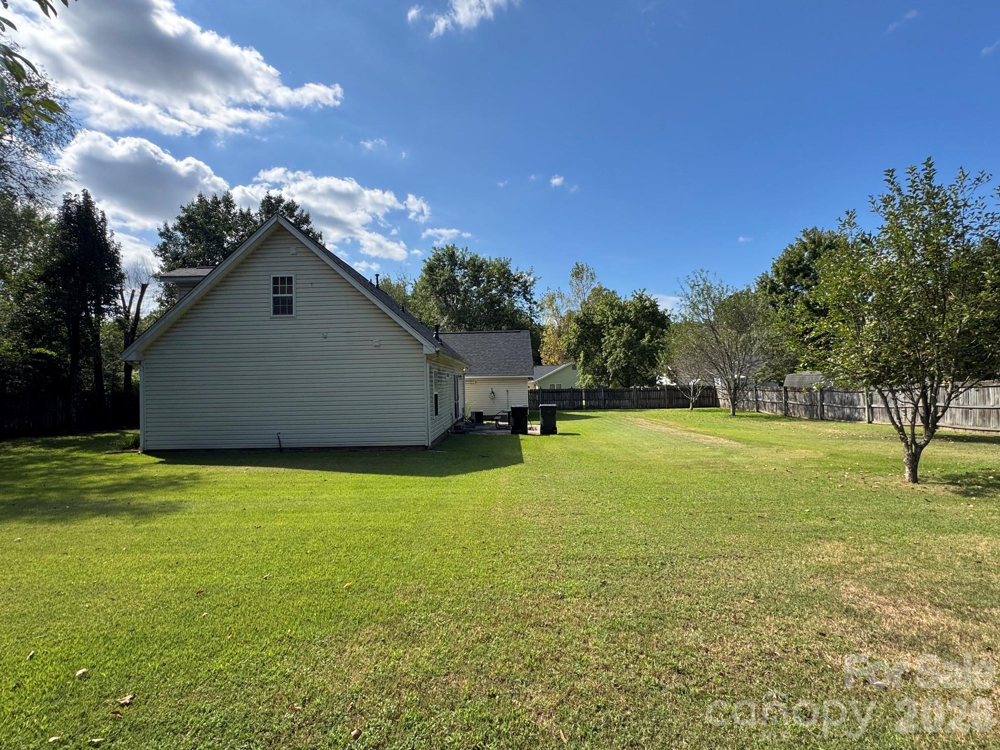 4463 Legend Street Property Photo 5