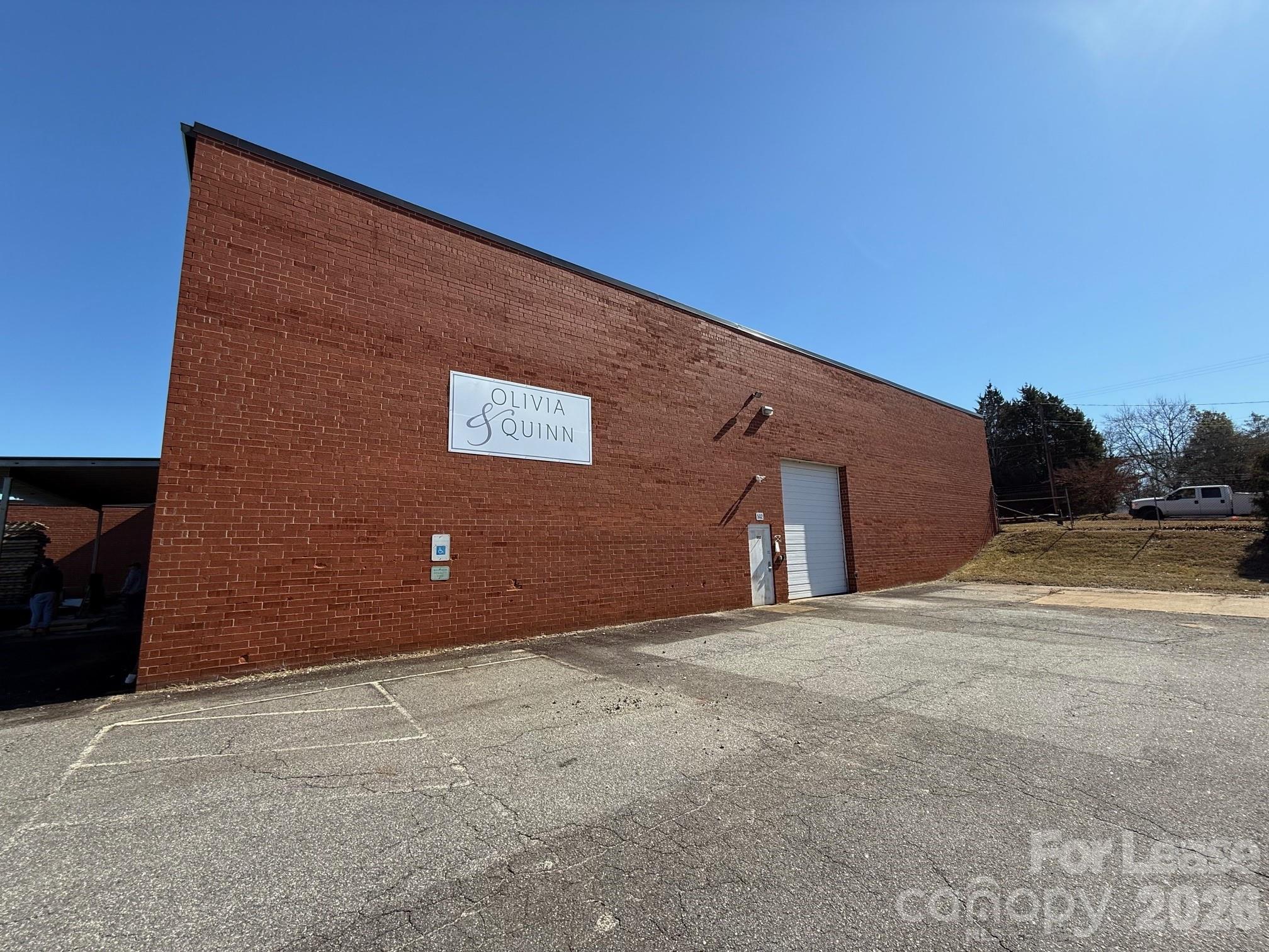 502 W 25th Street Property Photo 4