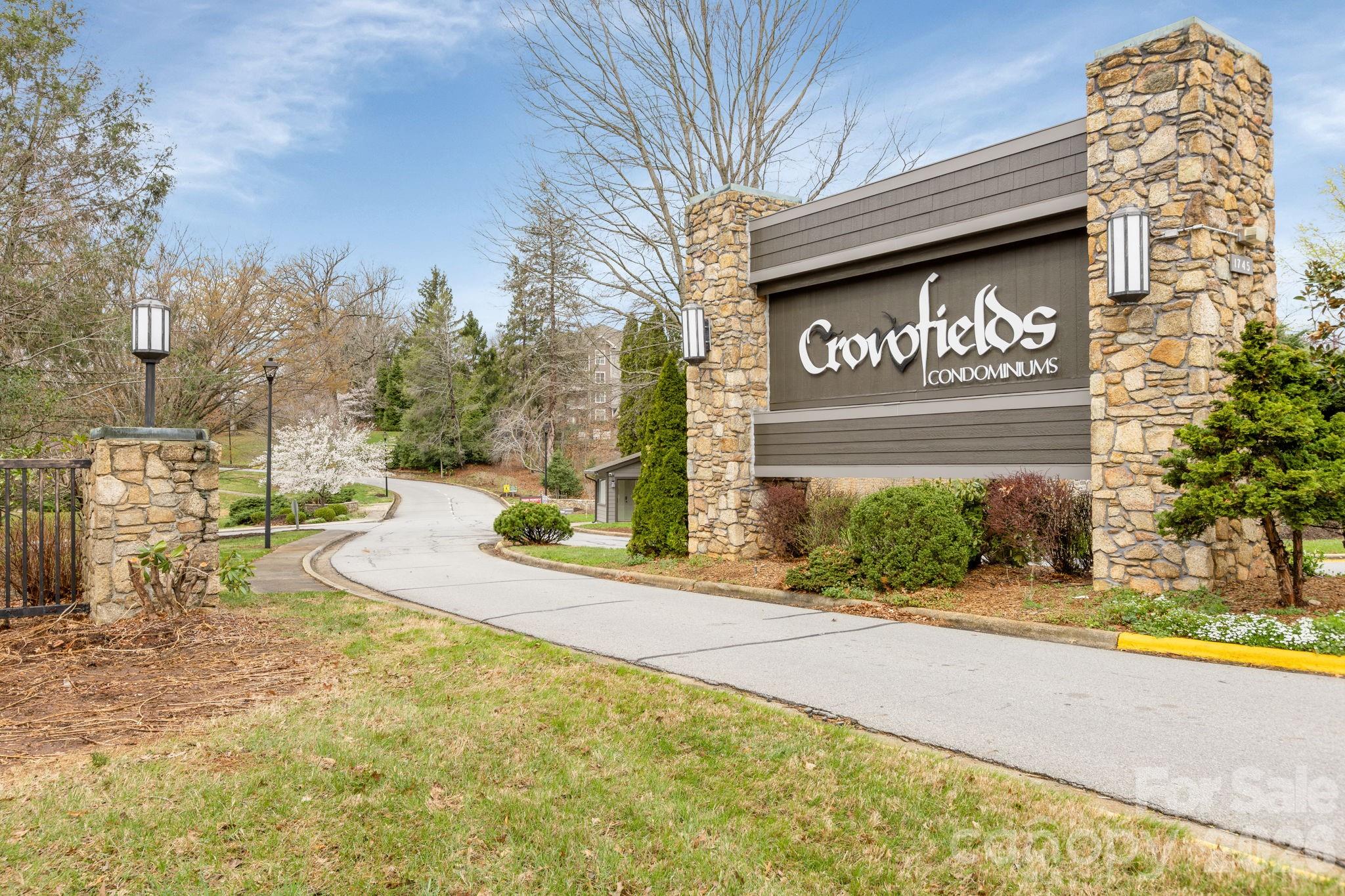 403 Crowfields Drive Property Photo 3