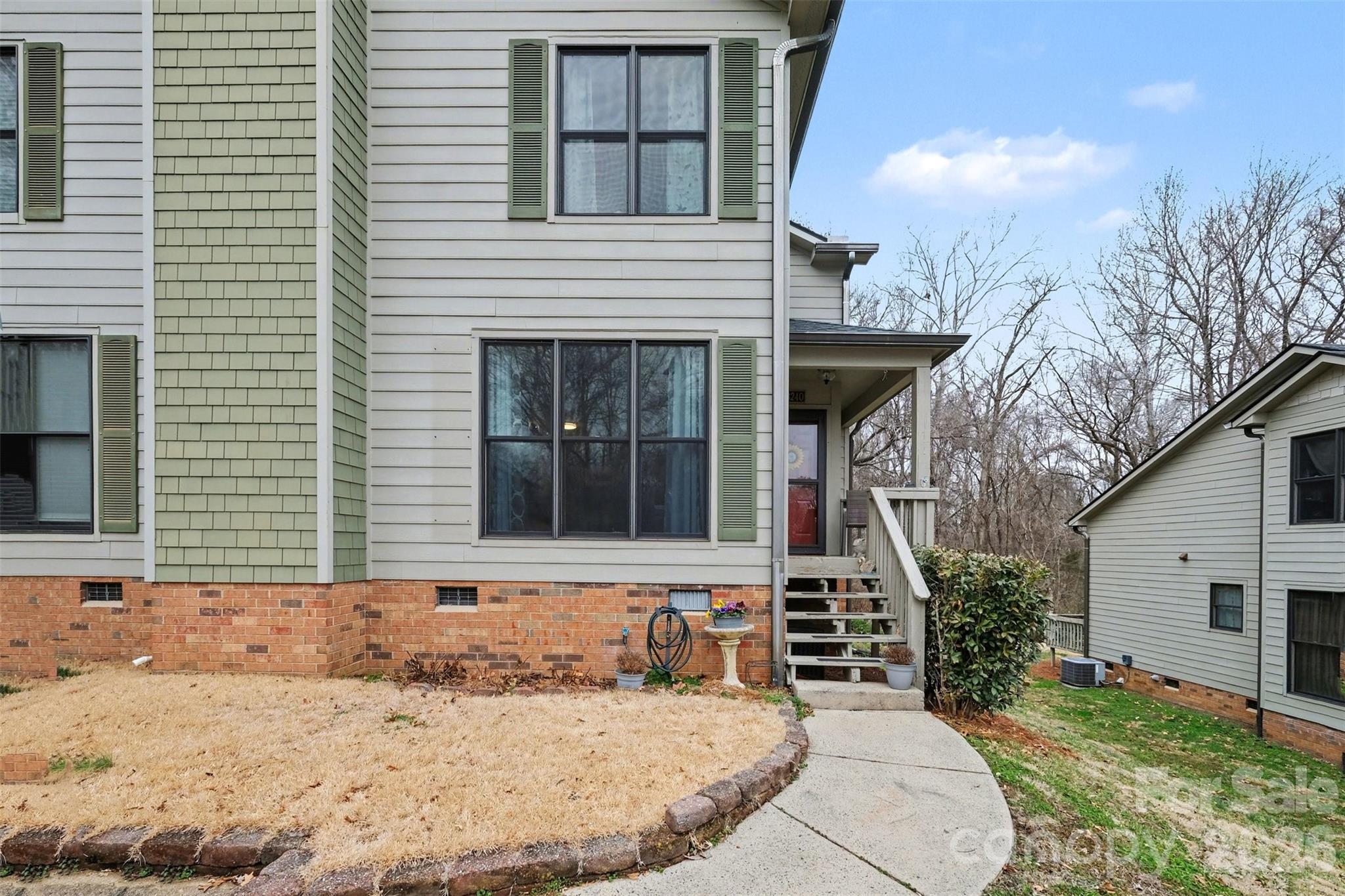 3240 Carlyle Drive Property Photo 2
