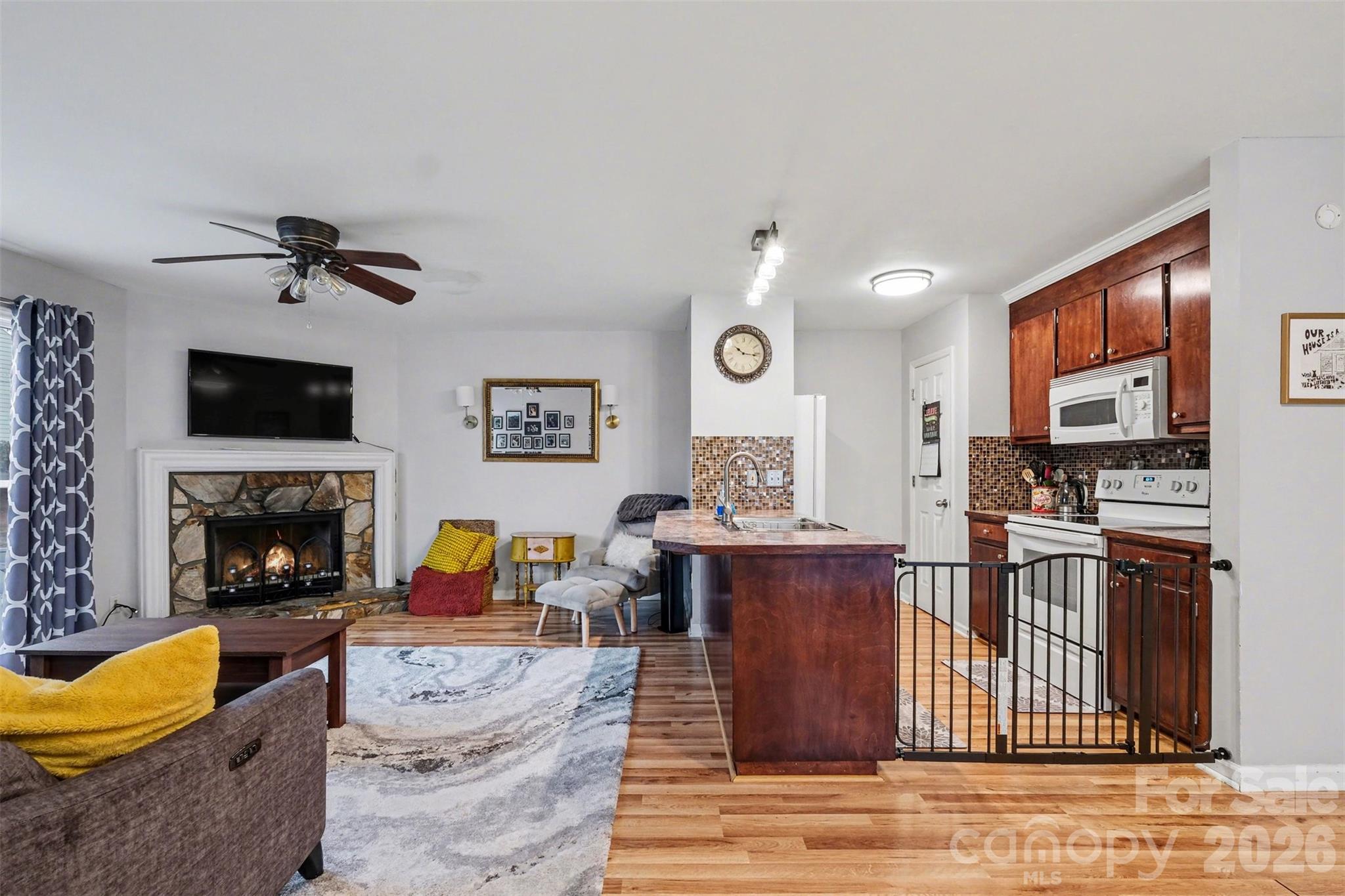 3240 Carlyle Drive Property Photo 3