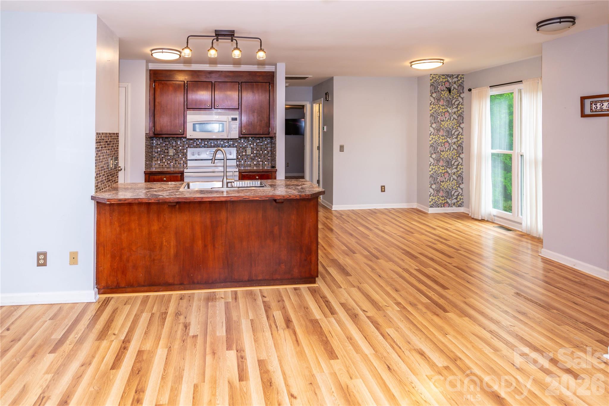 3240 Carlyle Drive Property Photo 9
